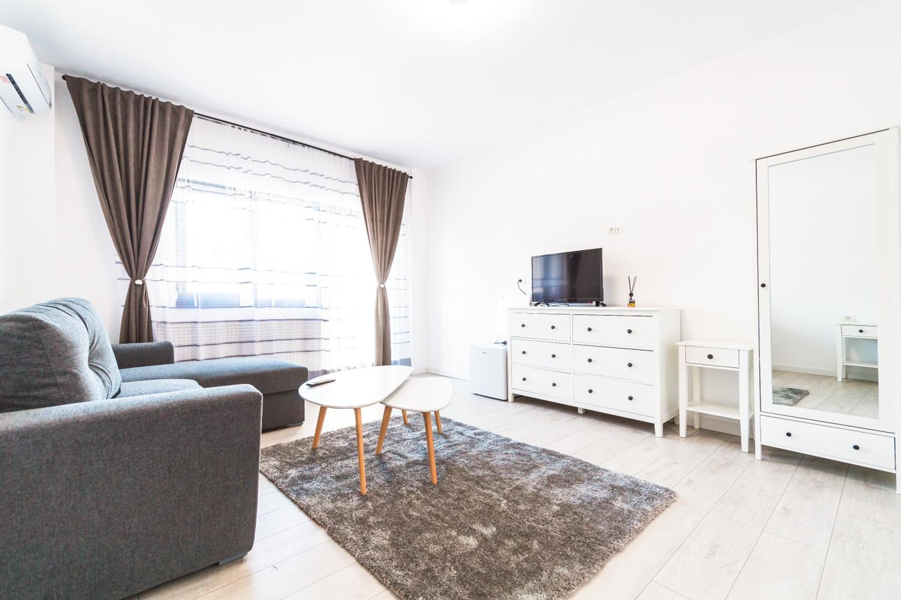 Apartment with Balcony - Photo 9