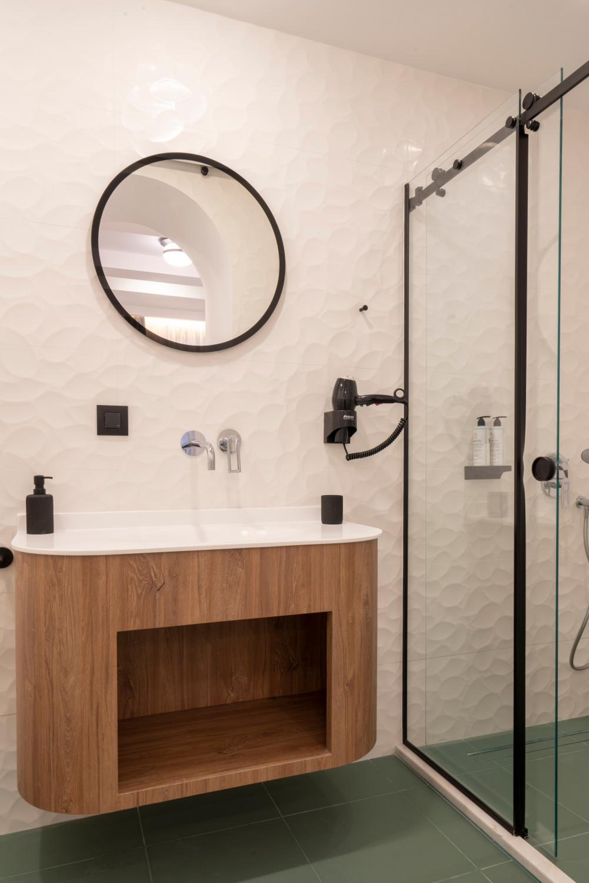 Comfort Triple Room with Shower - Photo 9