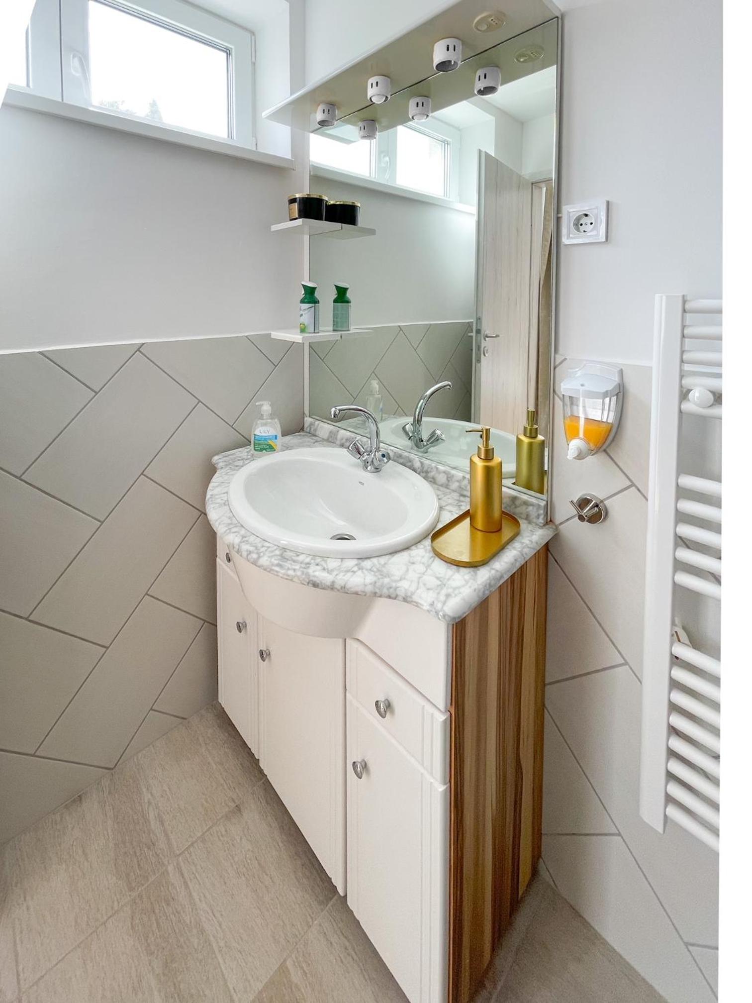 Deluxe Double Room with Shower photo 2