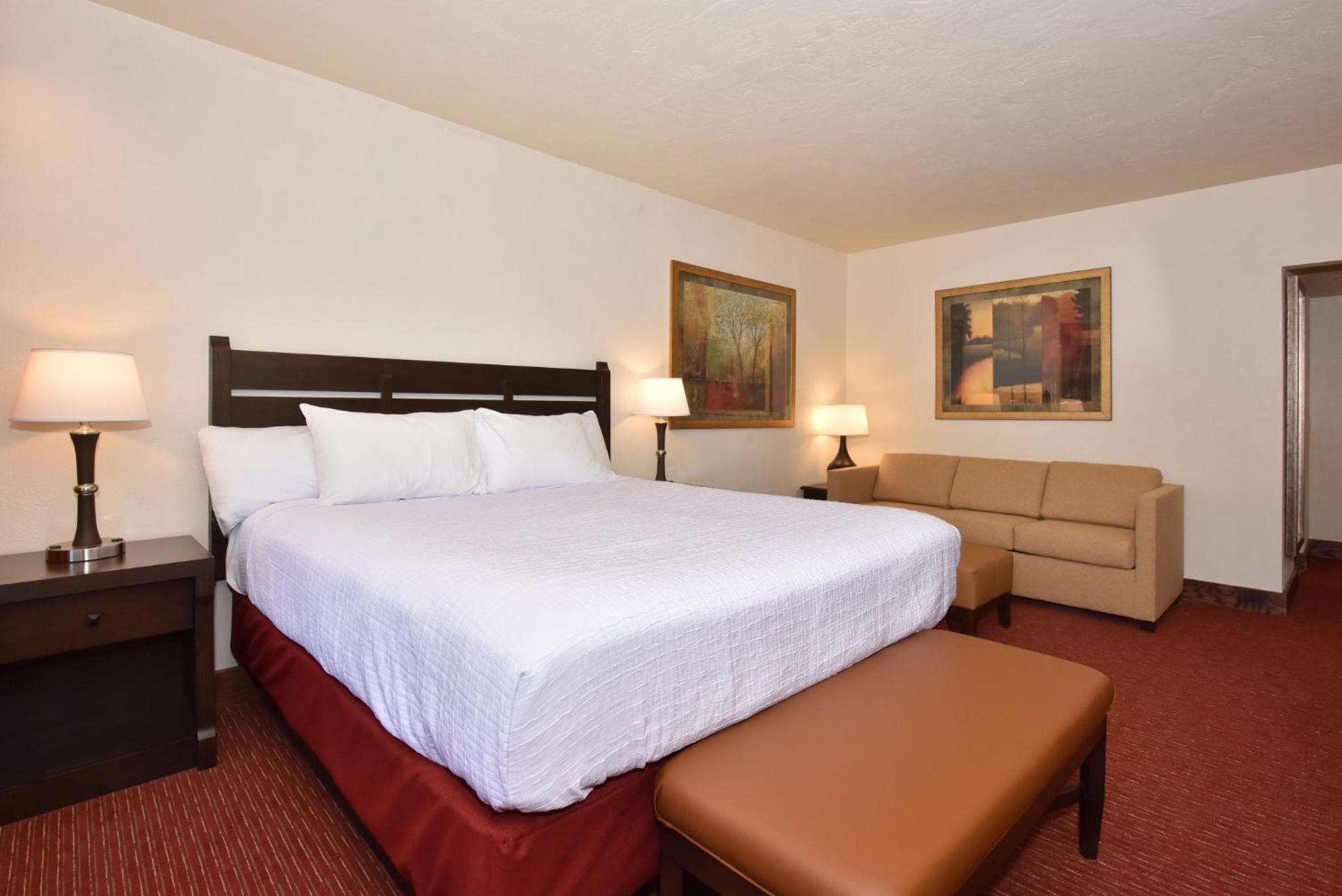 Deluxe King Room photo 1