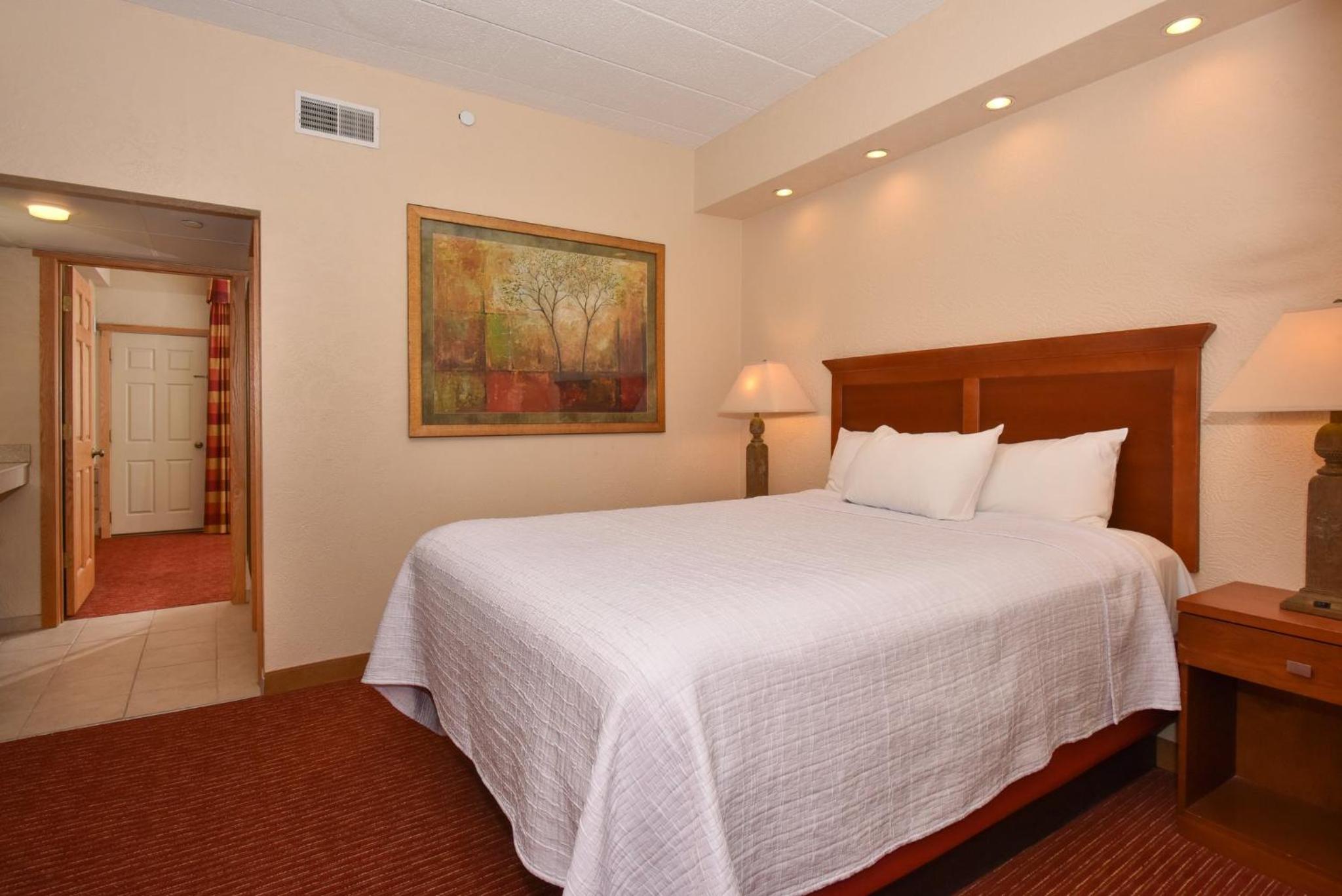 Standard Queen Room with Two Queen Beds photo 1