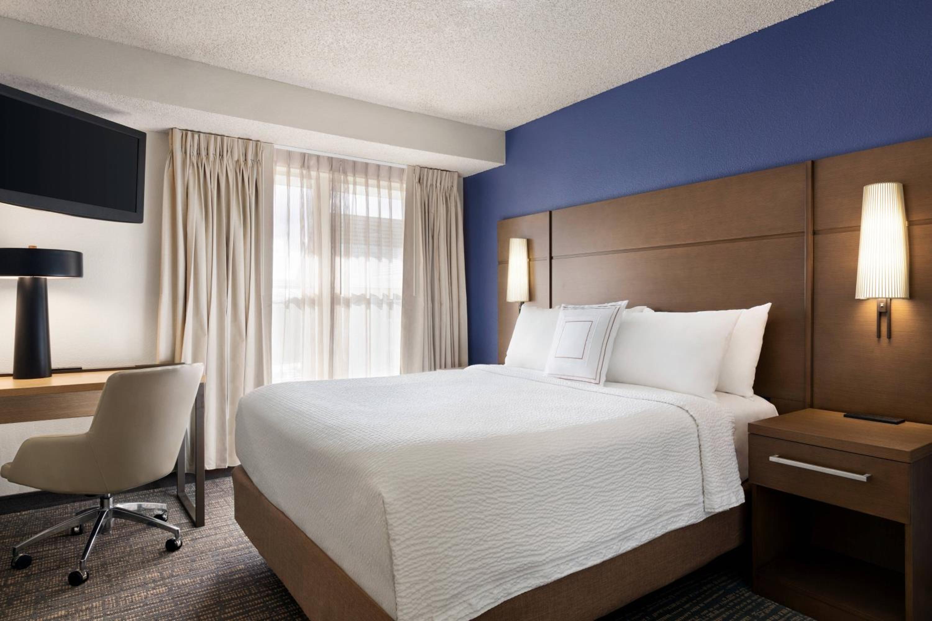 Two-Bedroom Suite - Photo 3