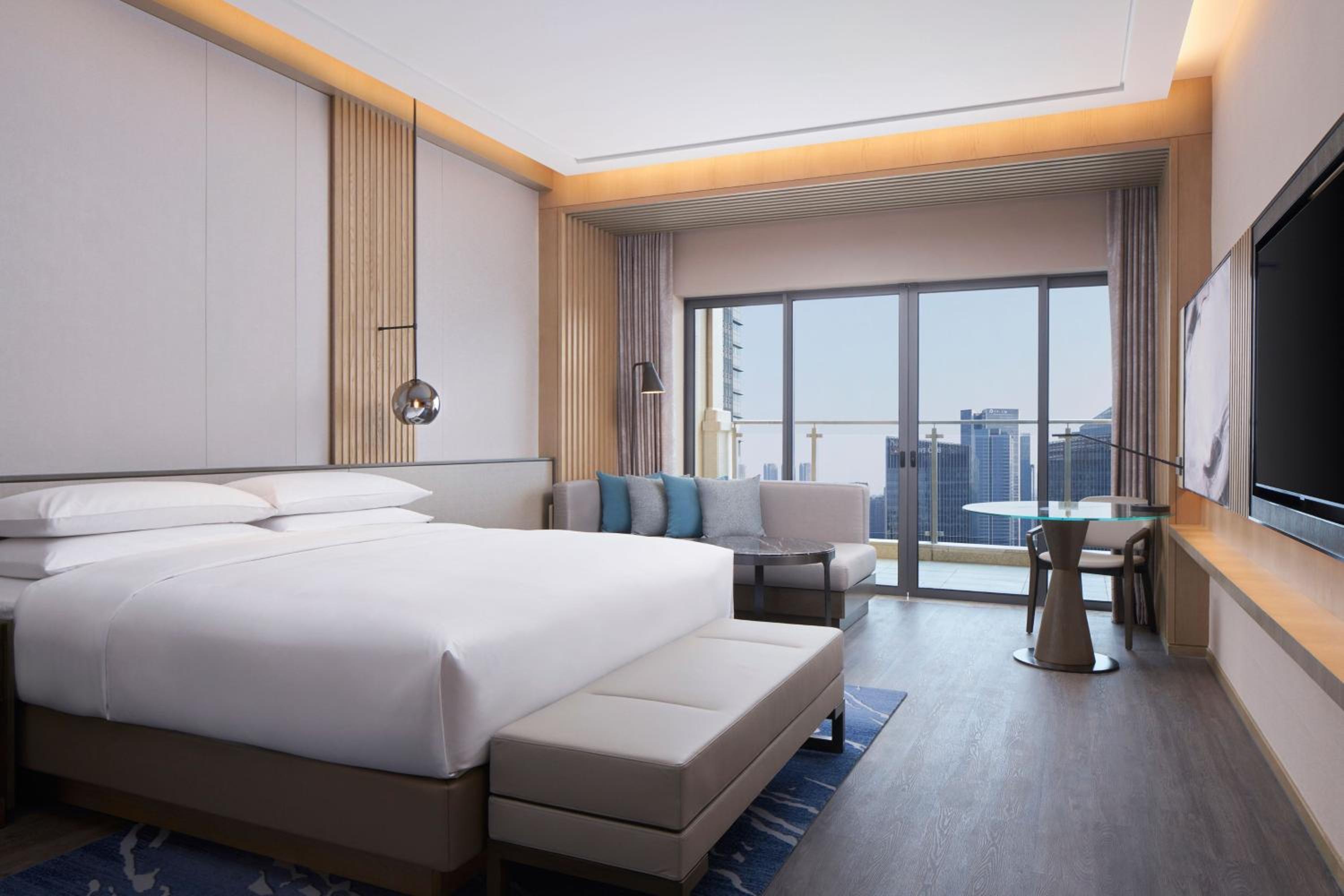 Premier Terrace King