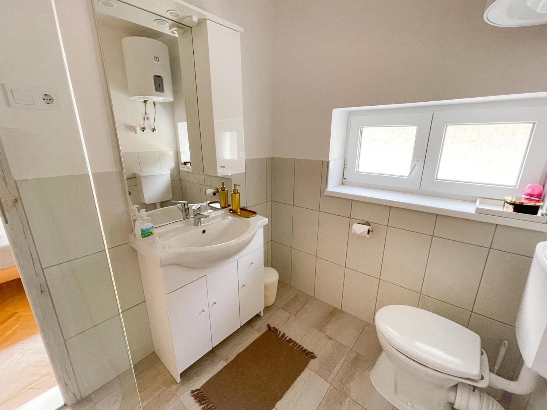 Deluxe Double Room with Shower photo 3