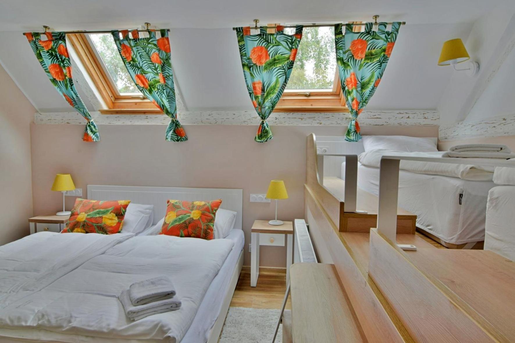 Deluxe Family Room
