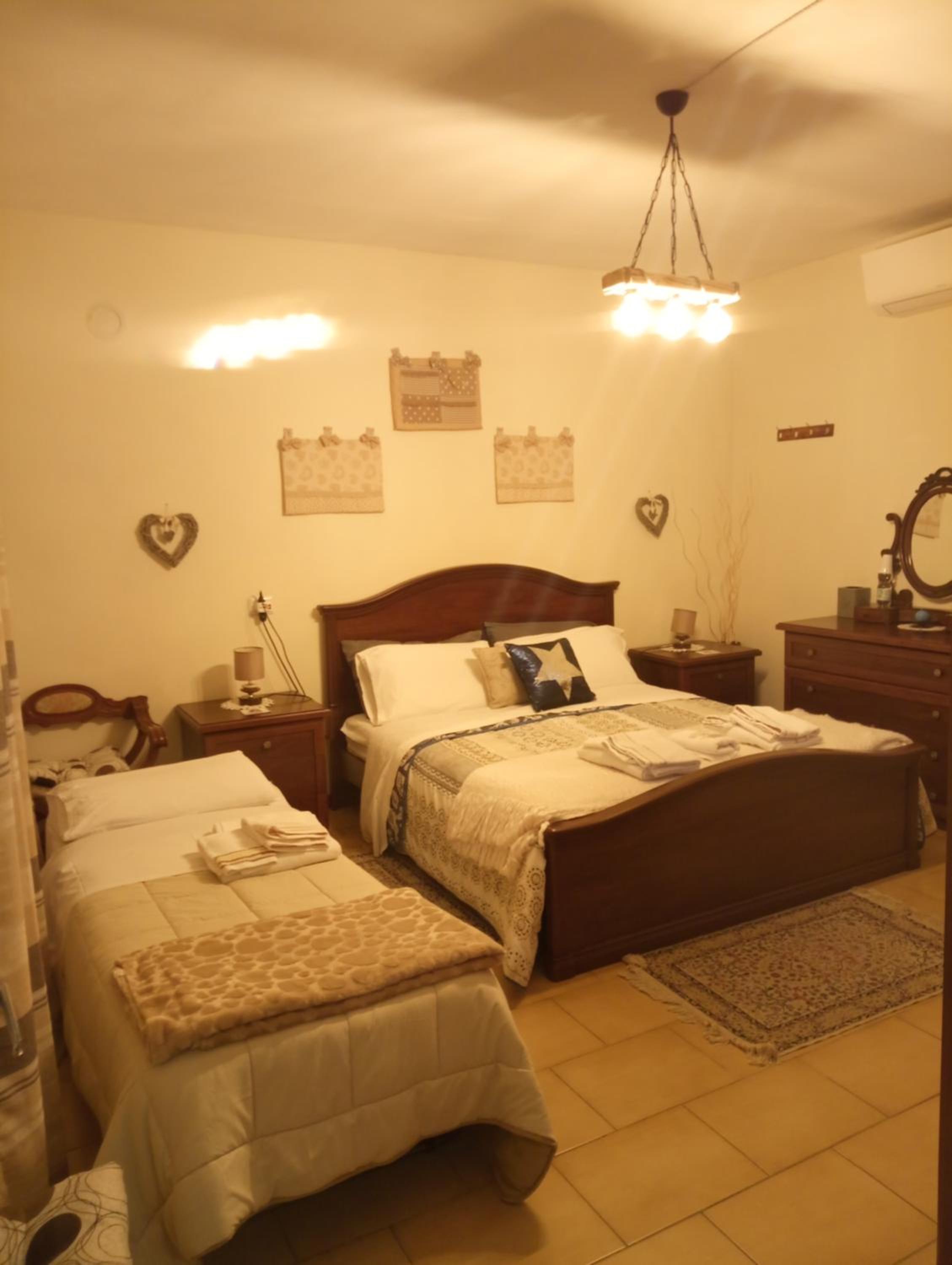 Twin Room with Shared Bathroom photo 2