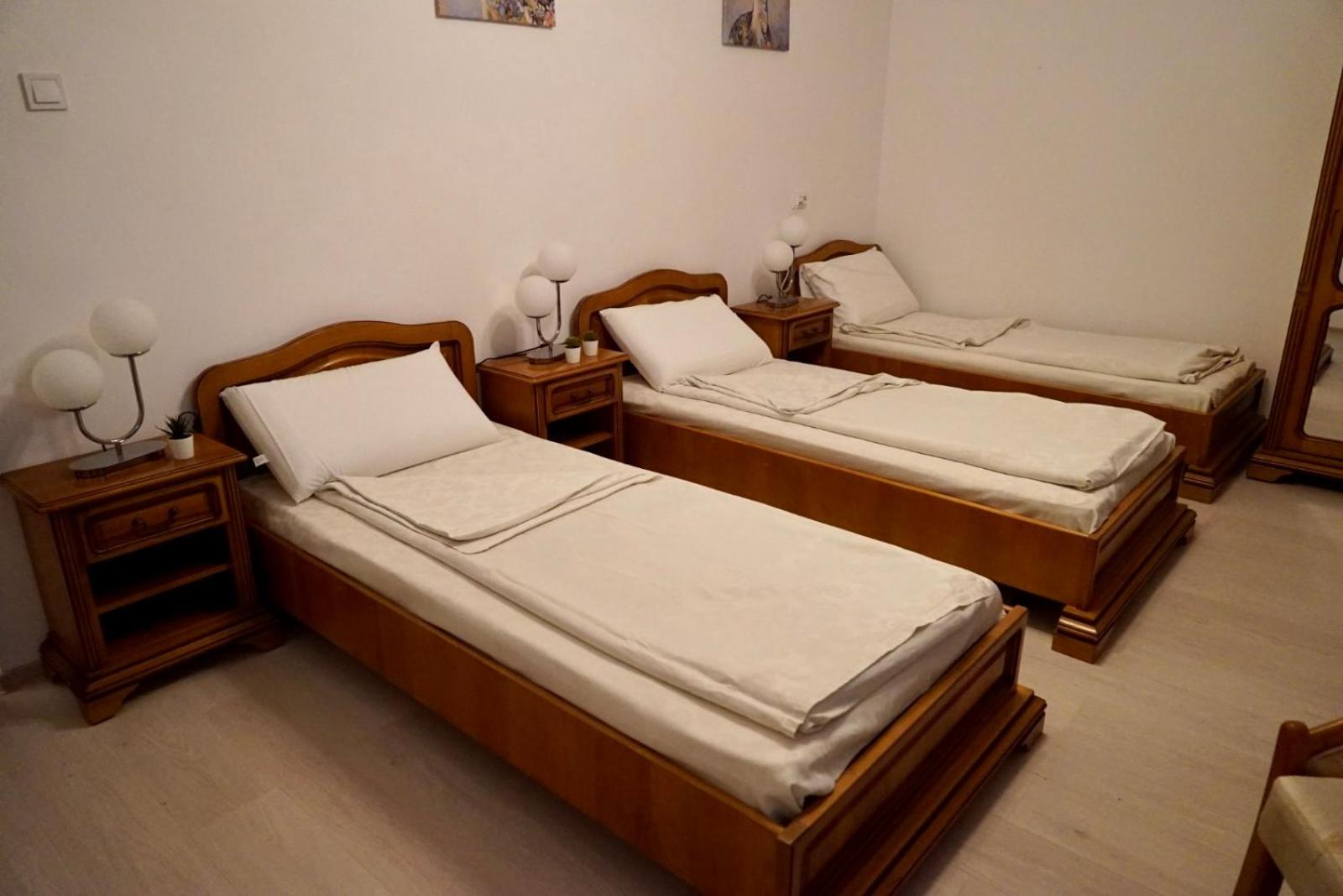 Economy Triple Room photo 1