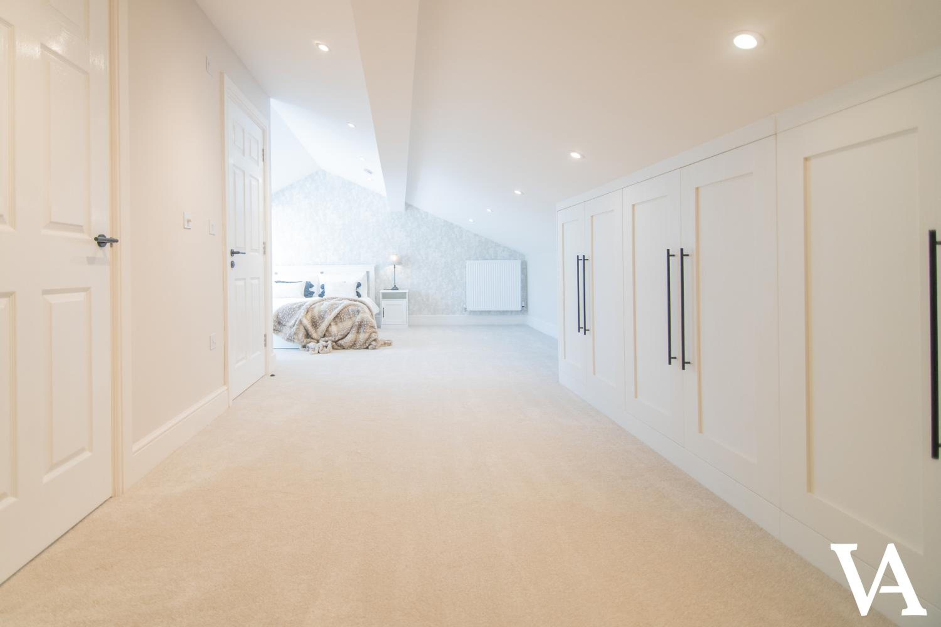 Suite 6 - Three-Bedroom Duplex Apartment photo 3