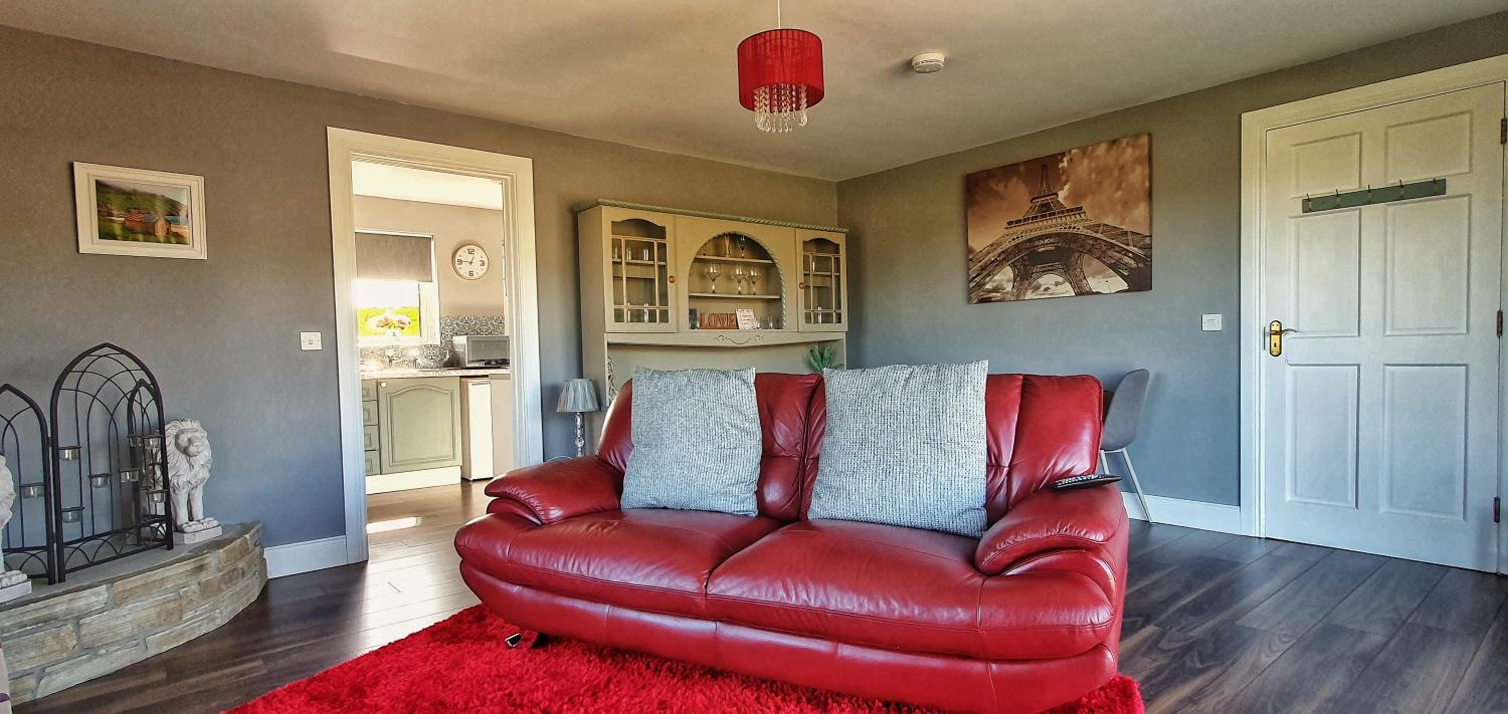 One-Bedroom House - Photo 32