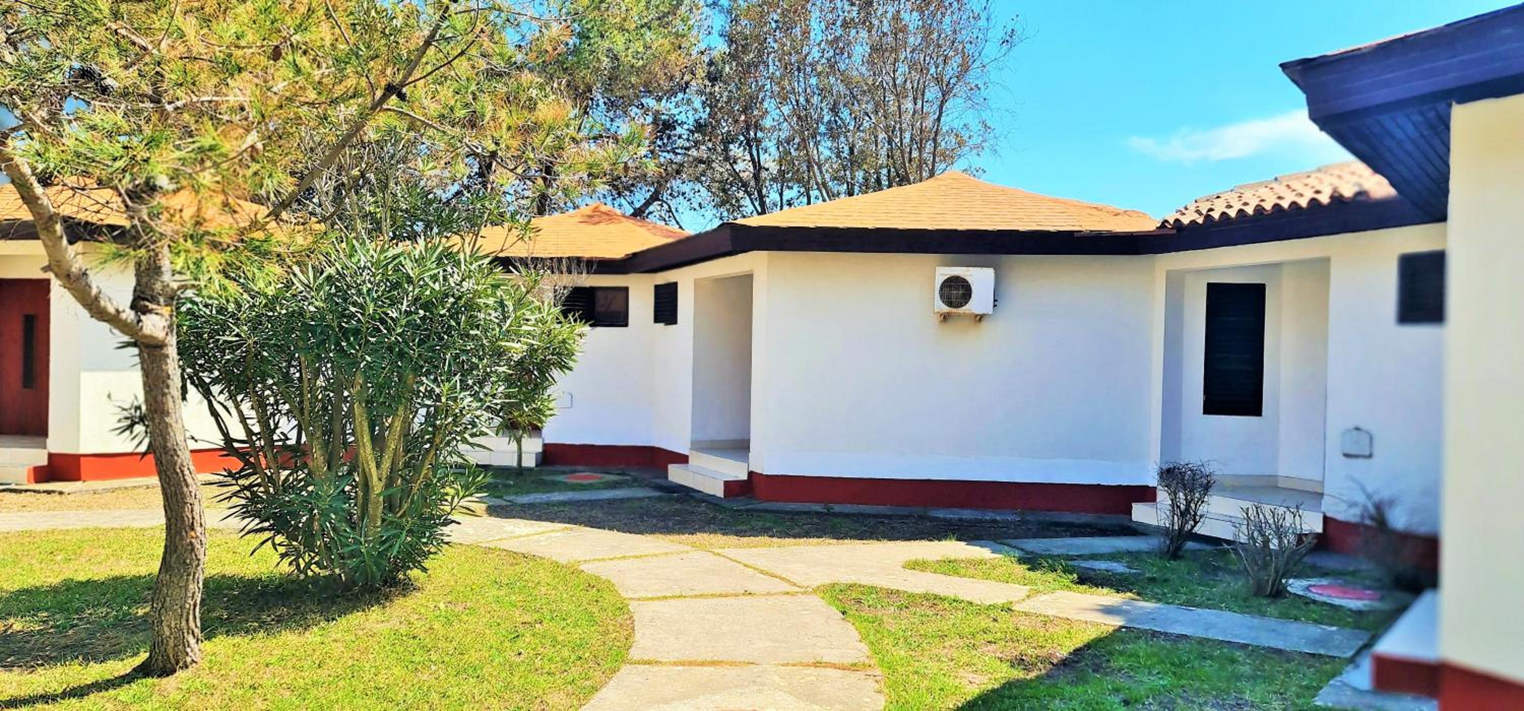 Bungalow with balcony and sea view - Photo 25