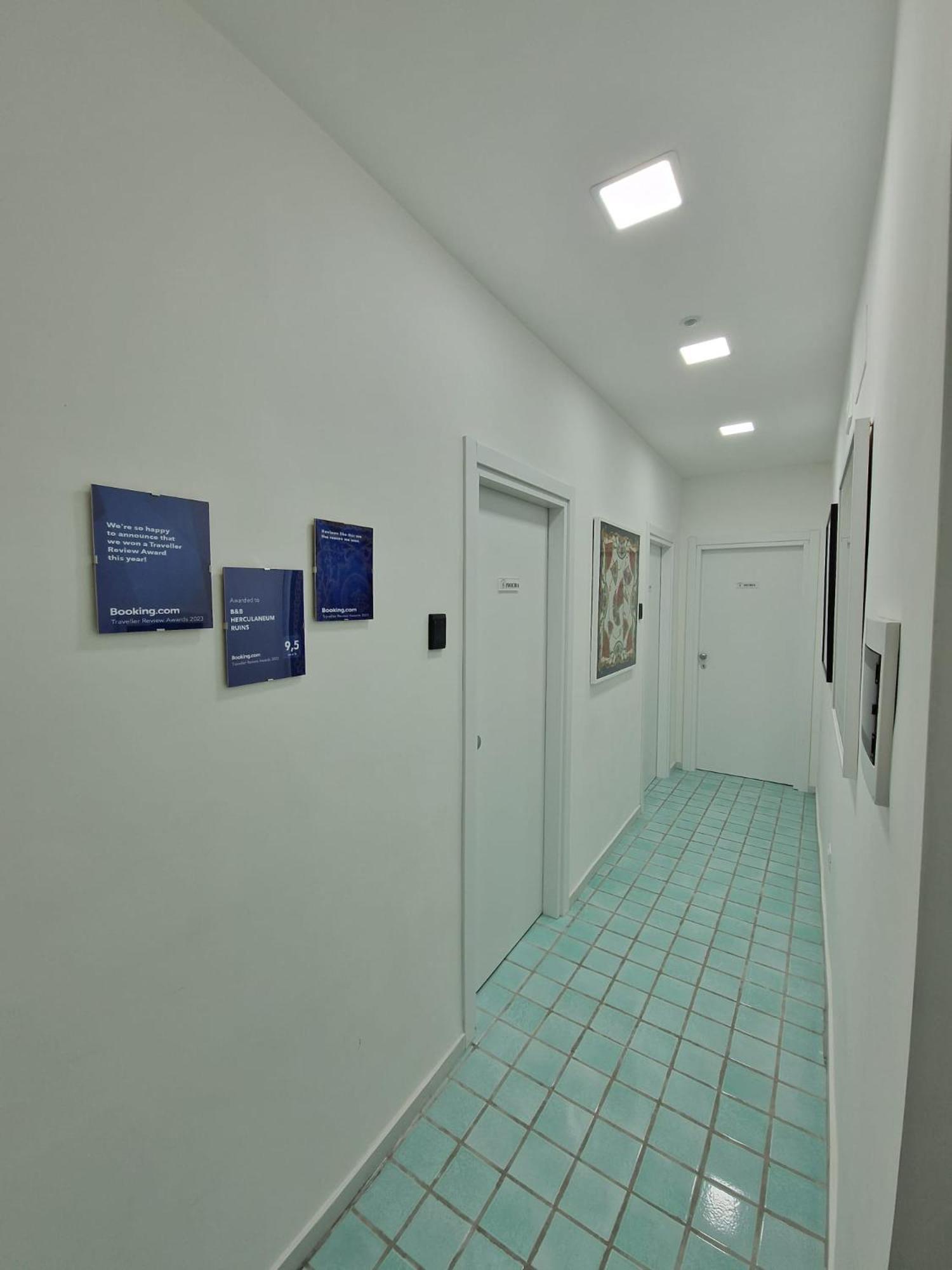 Double Room with Private Bathroom - Photo 8
