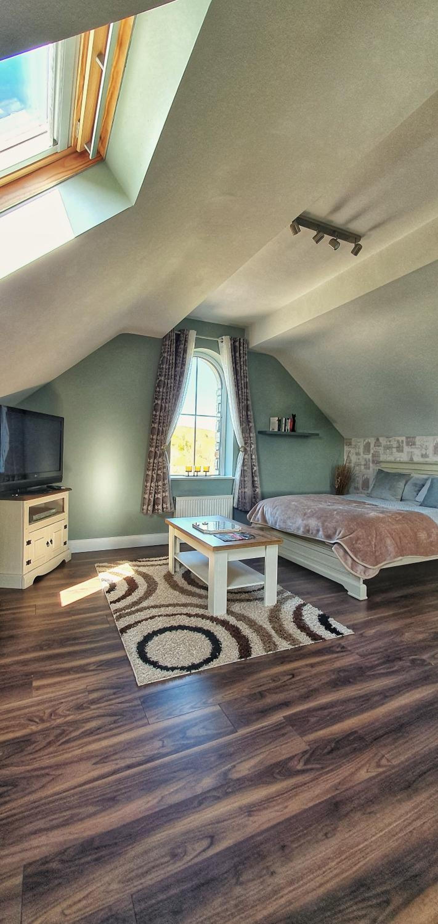 One-Bedroom House - Photo 43