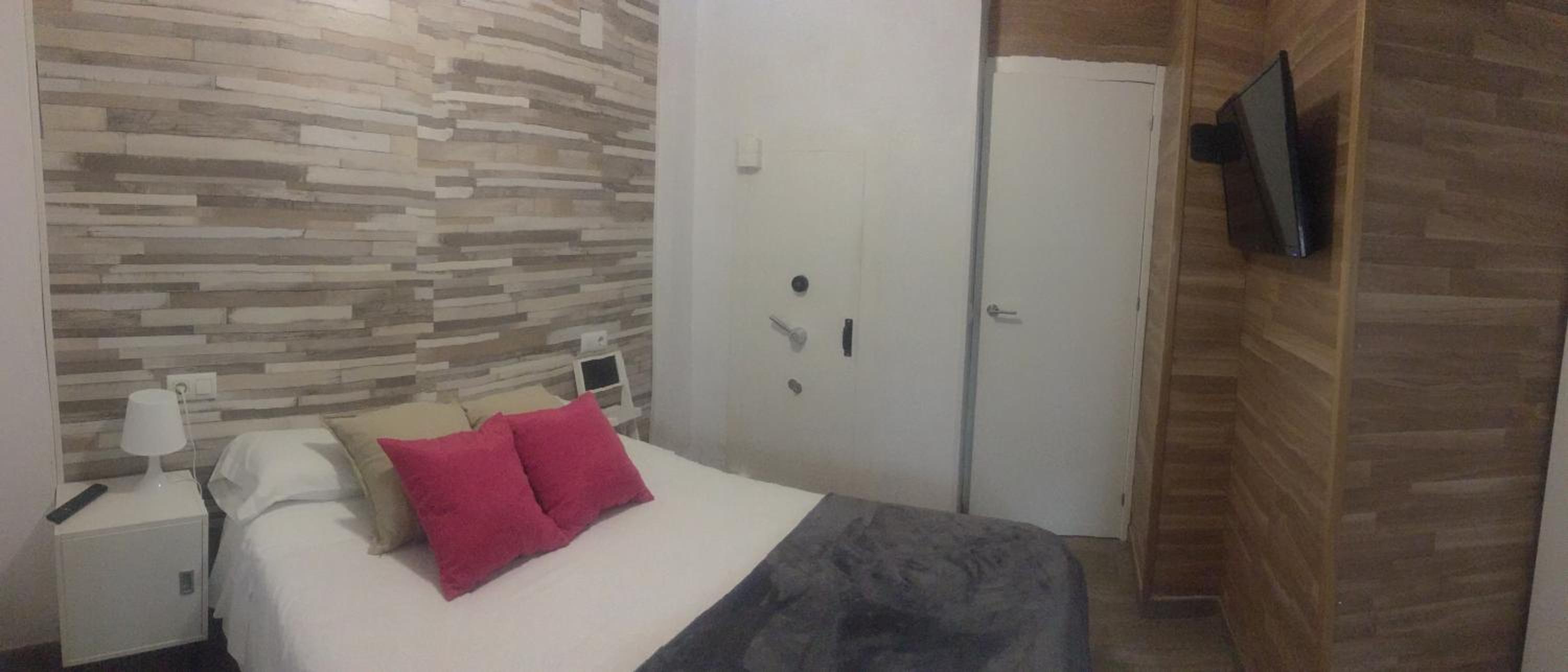 One-Bedroom Apartment - Photo 1