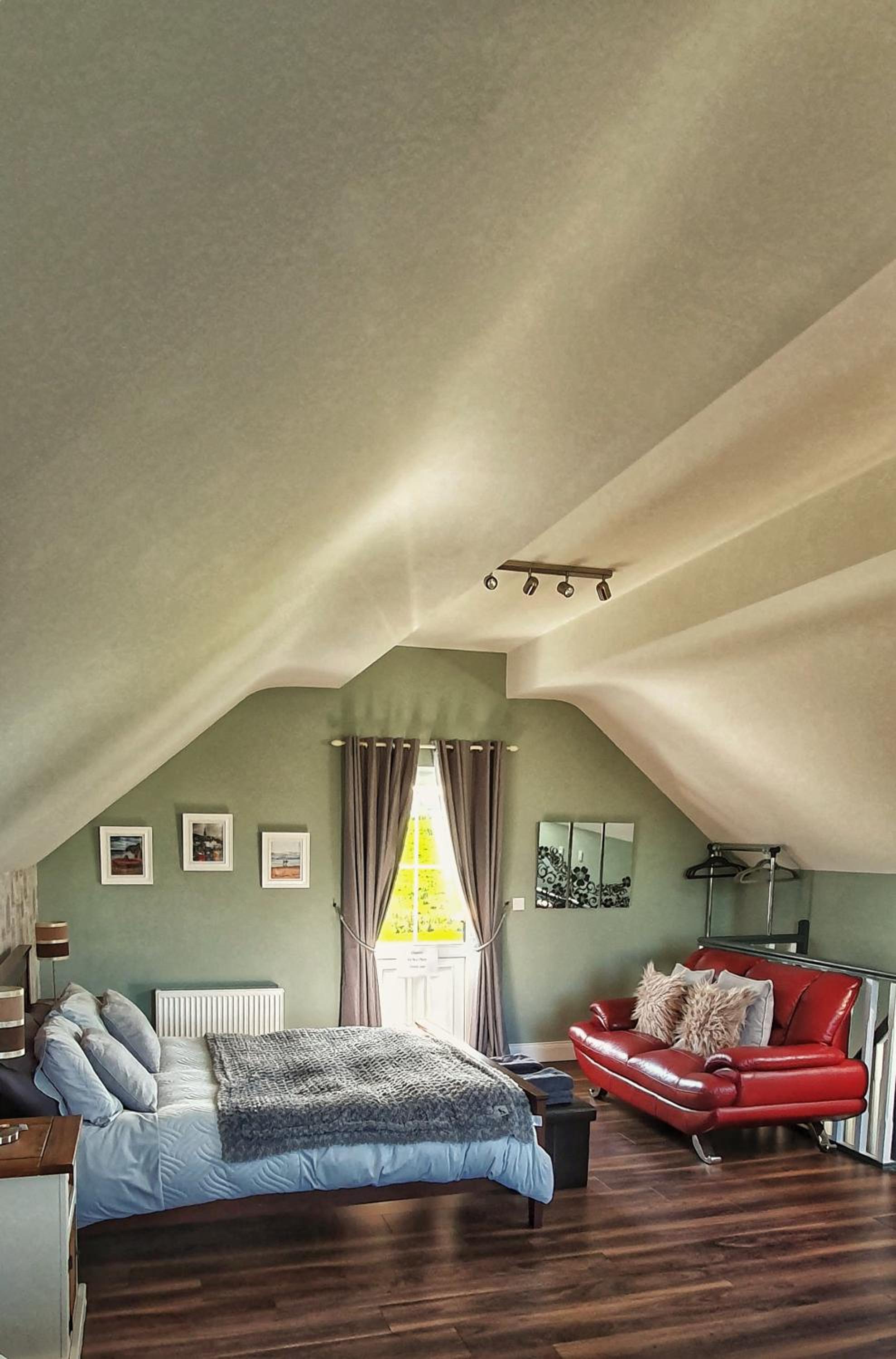 One-Bedroom House - Photo 45