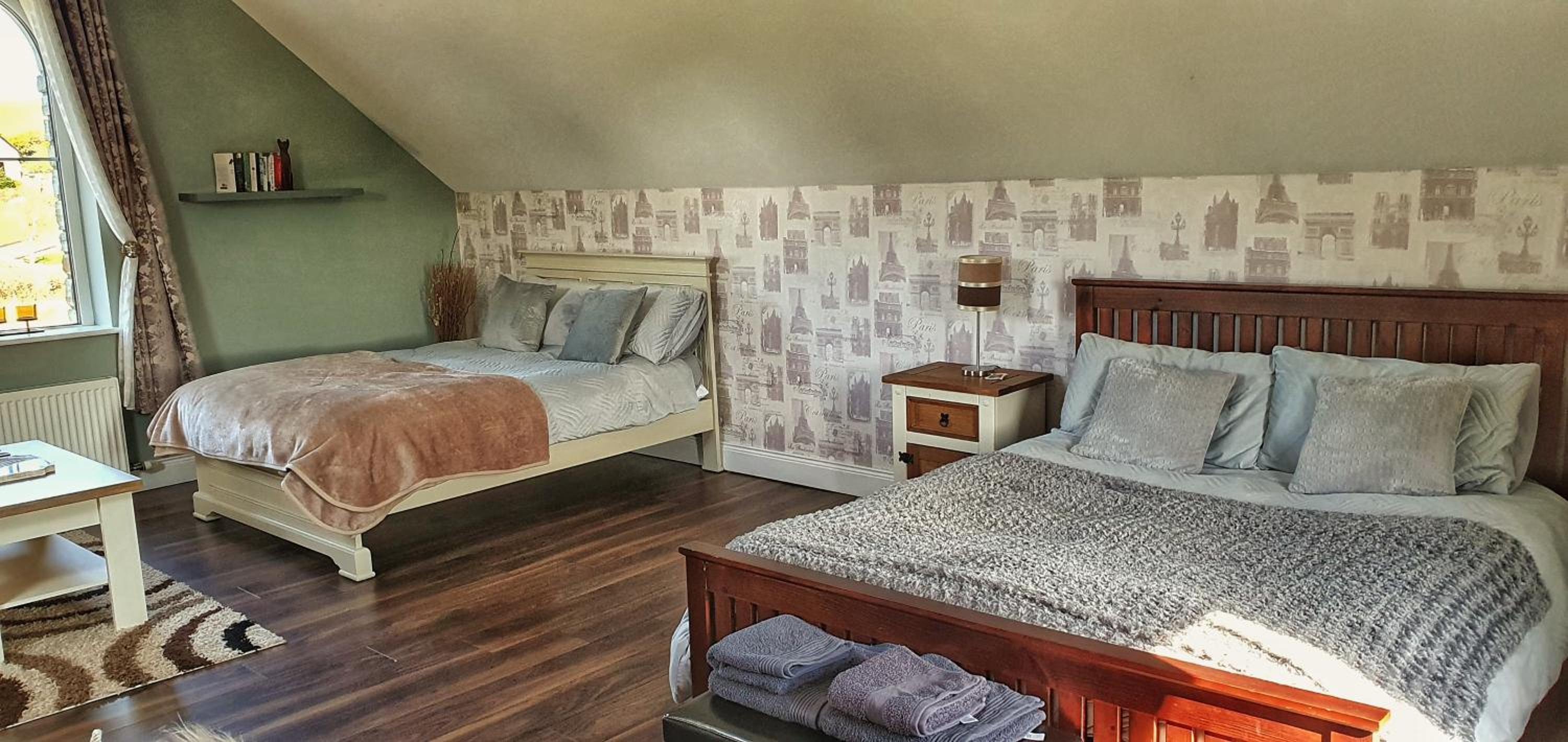 One-Bedroom House - Photo 2