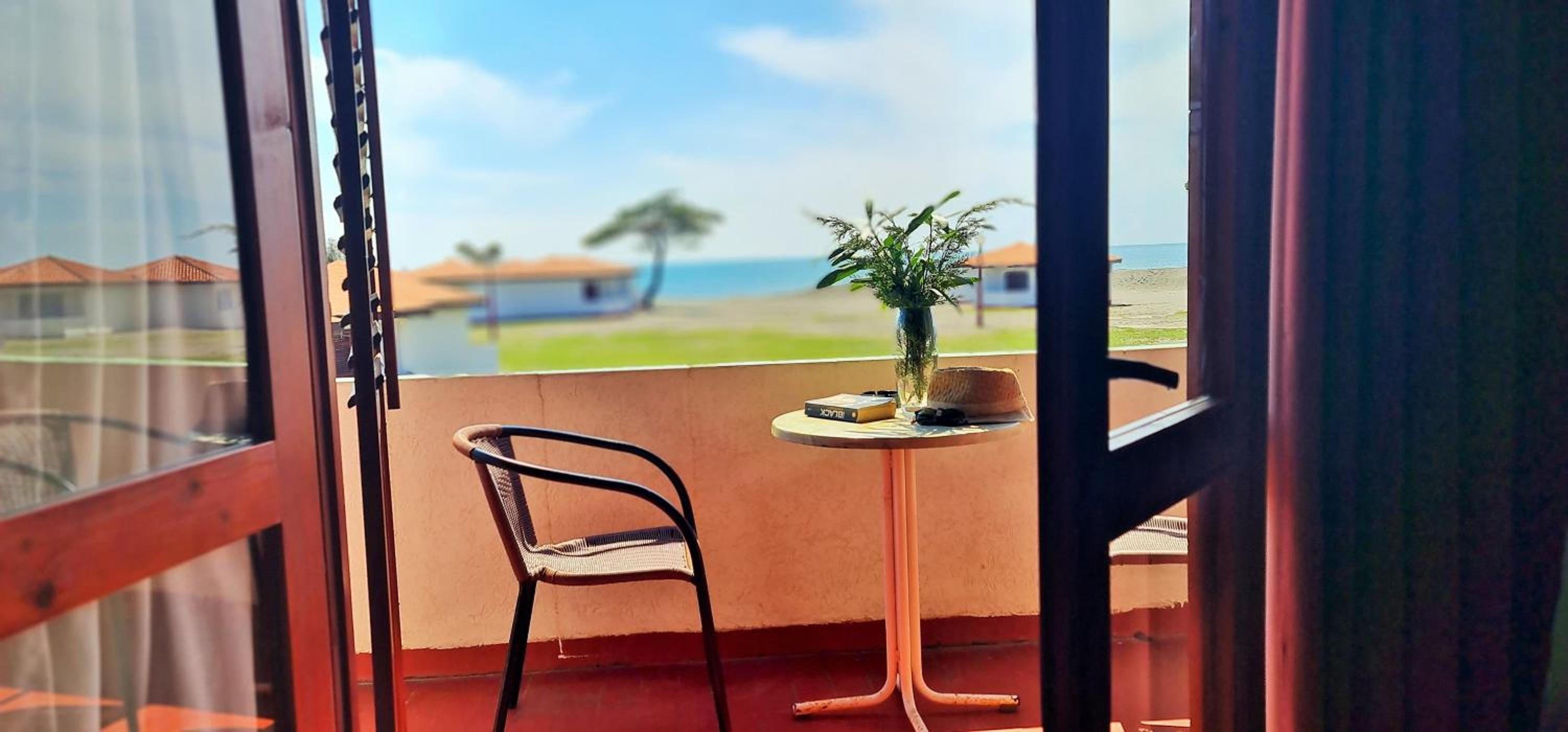 Double Room with Balcony and Sea View - Photo 11