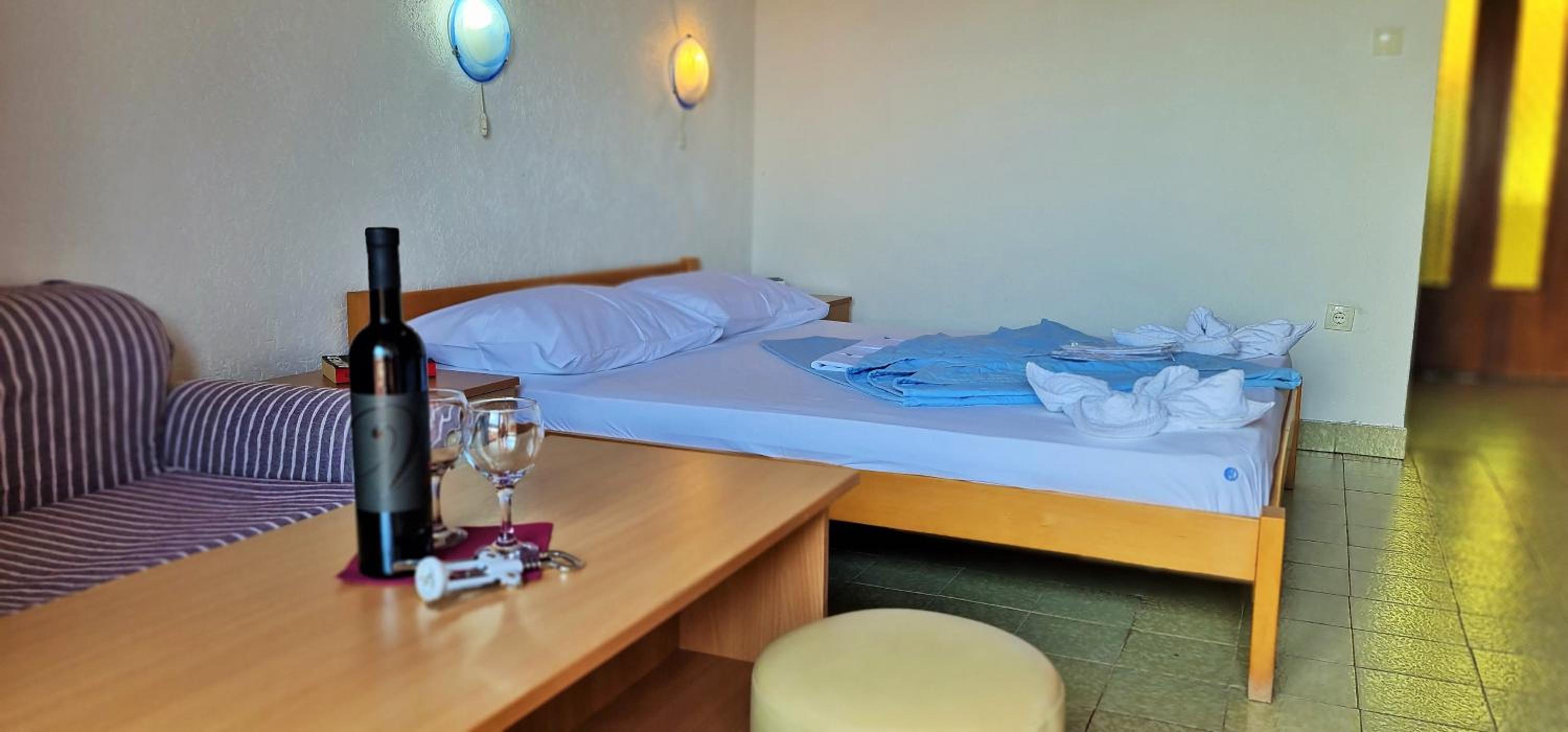 Double Room with Balcony and Sea View - Photo 2