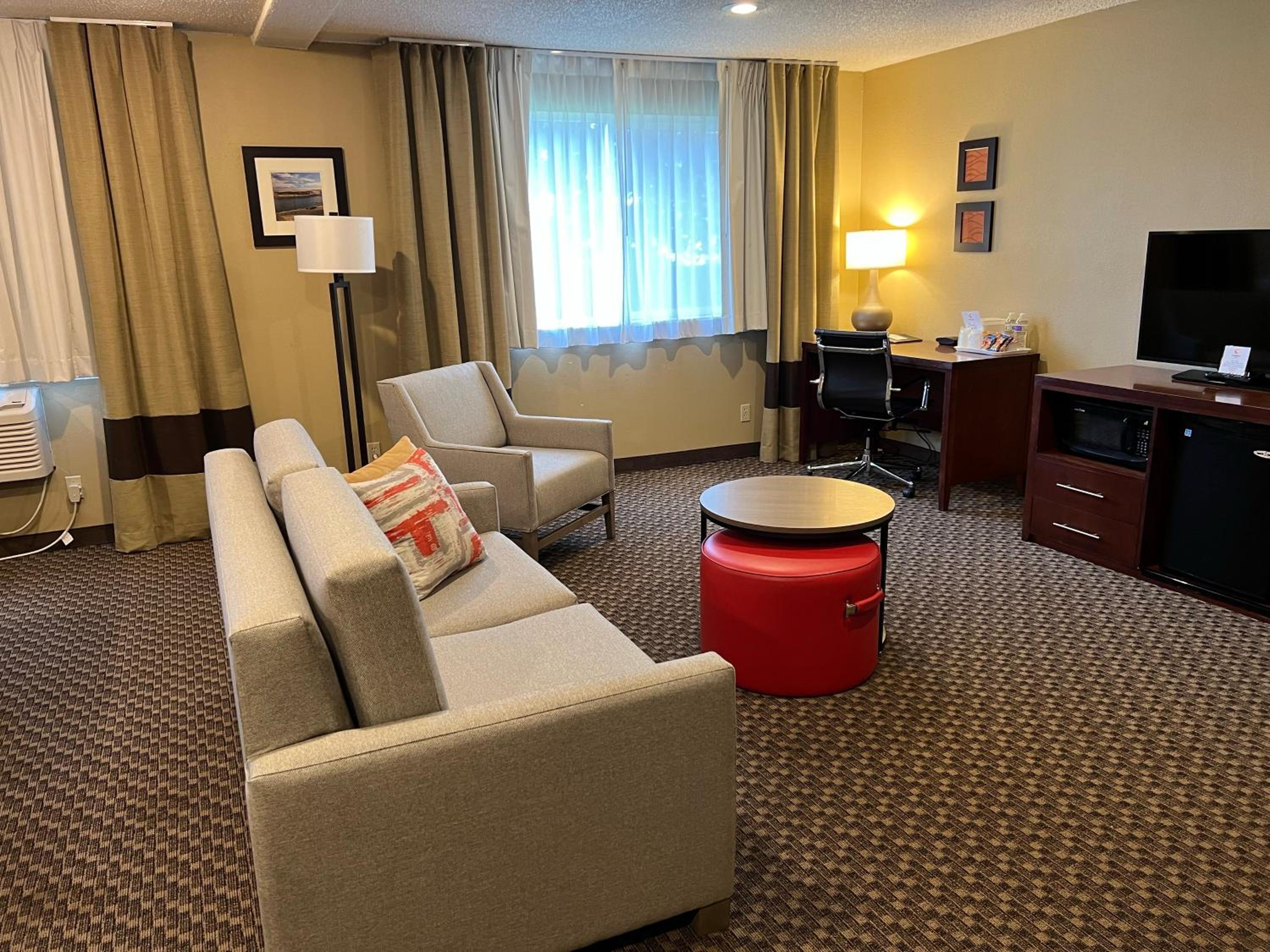One Room Suite with Two Queen Beds and Sofa bed - Non Smoking photo 1