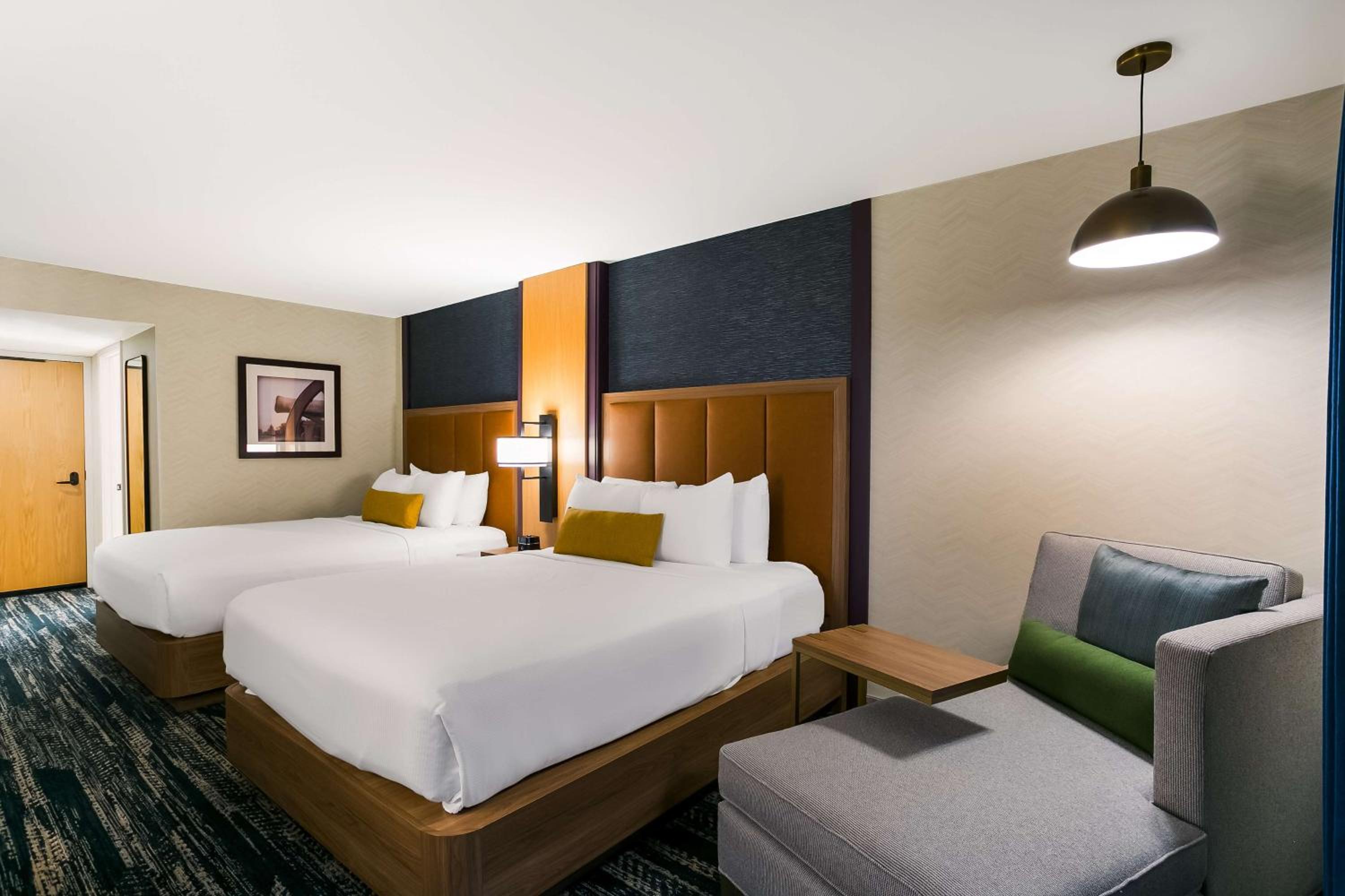 Queen Room with Two Queen Beds - Photo 1