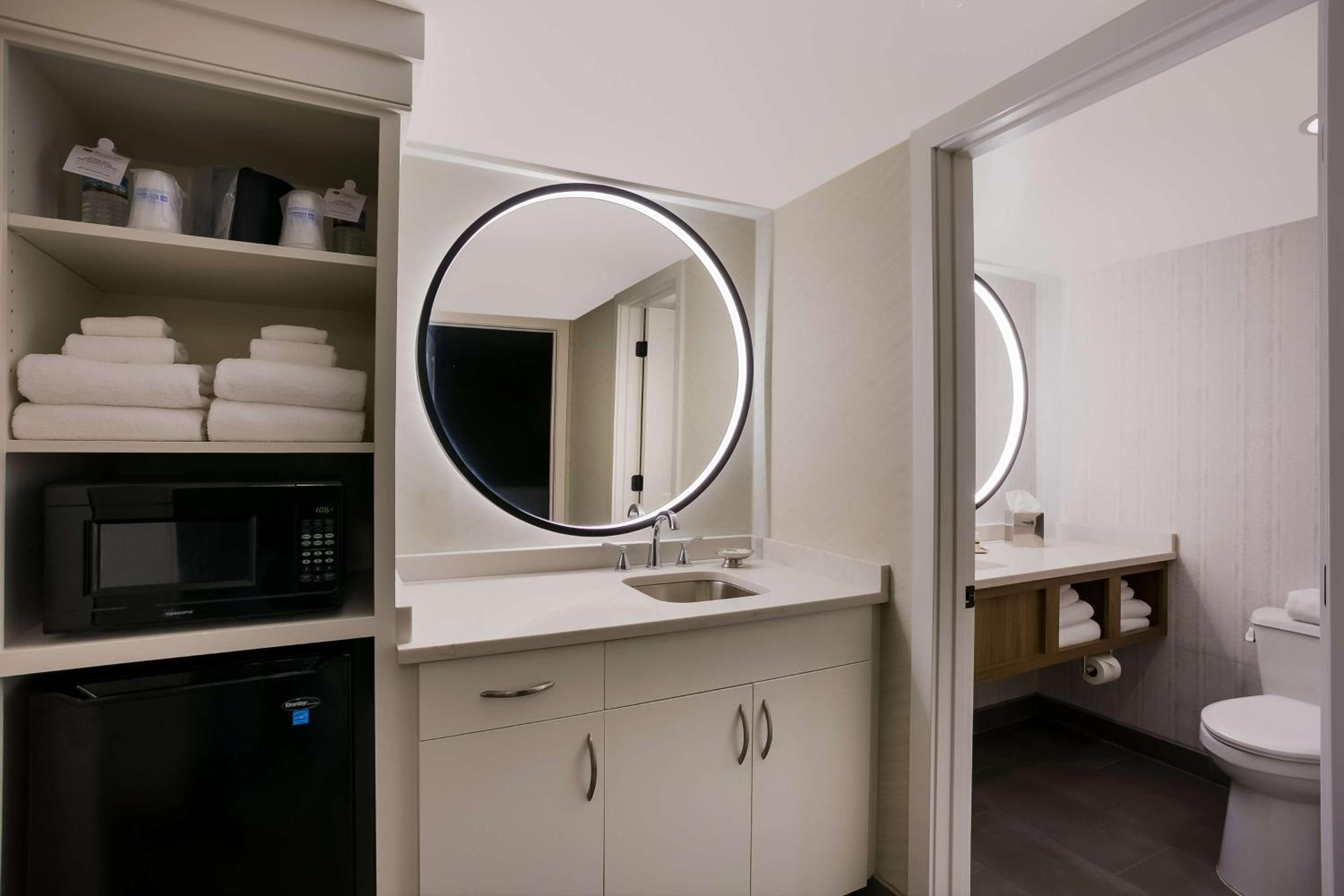 Two-Bedroom Suite - Photo 3