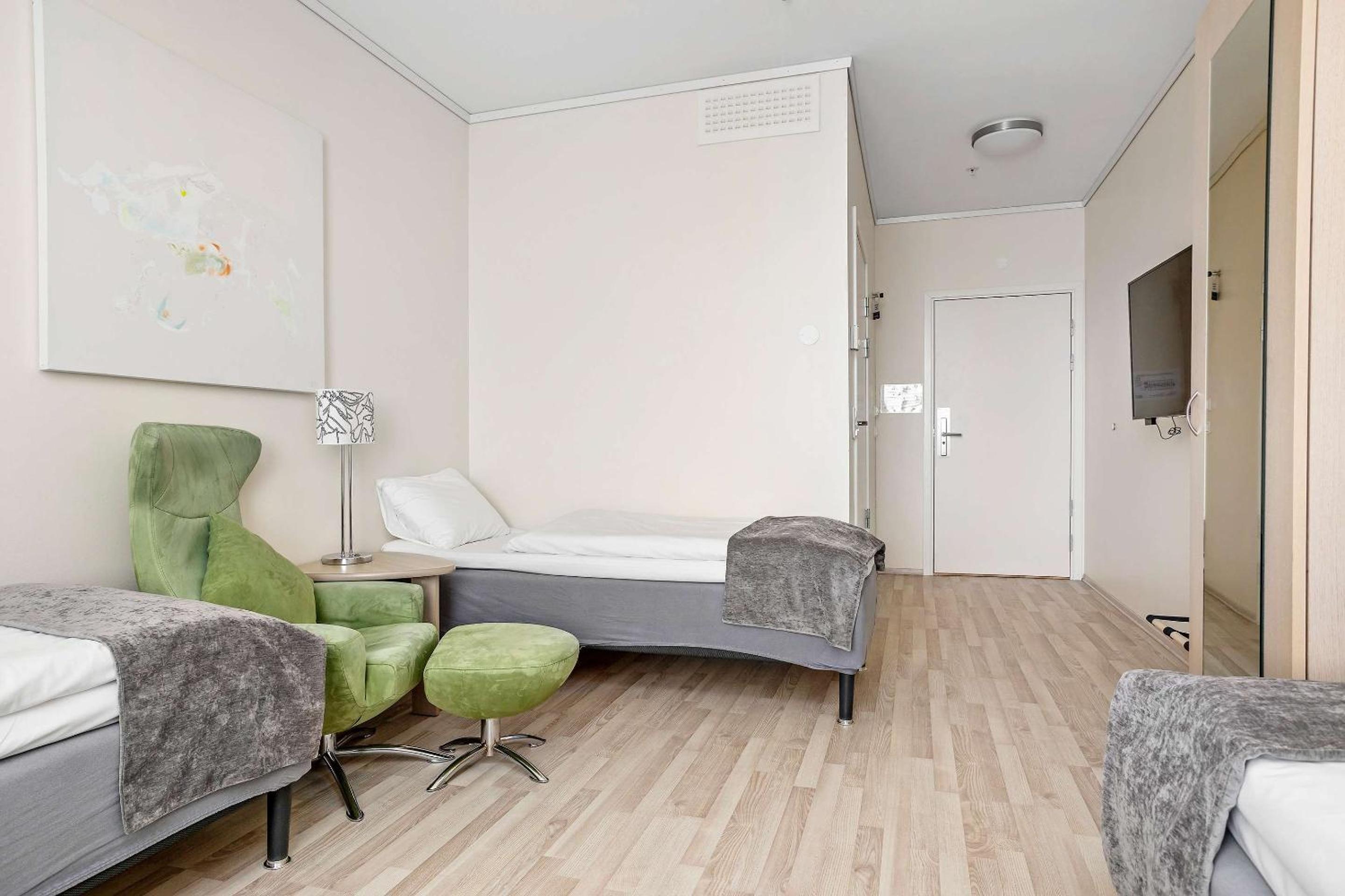 Triple Room with Three Single Beds - Photo 3