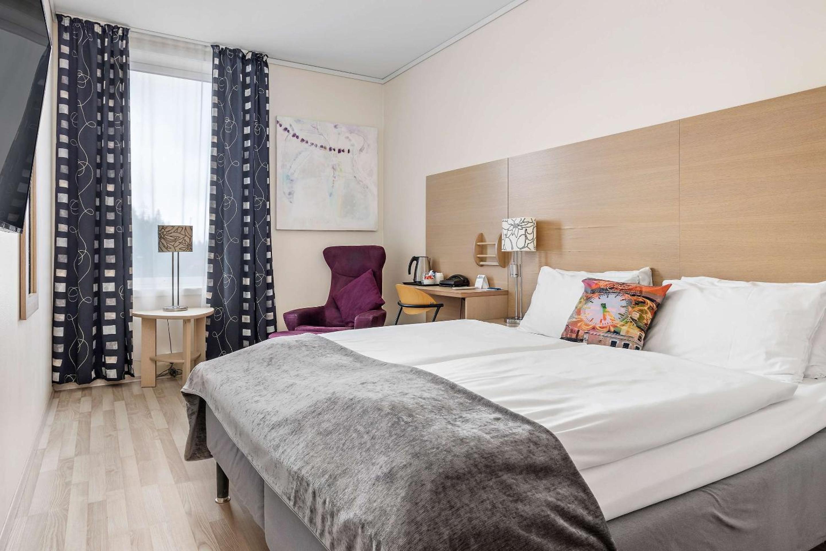 Queen Room With Queen Bed - Non-Smoking