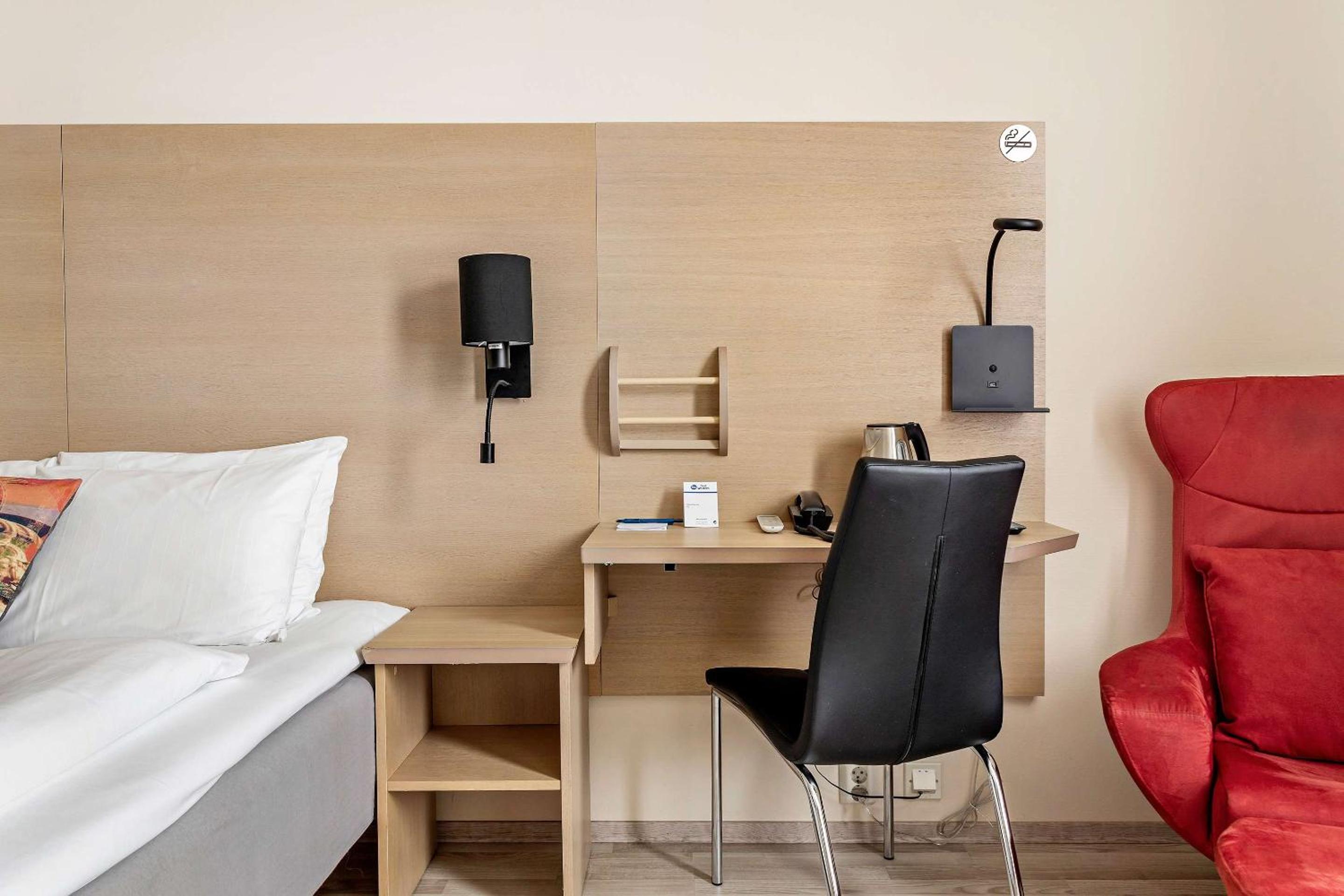 Double Room with Double Bed - Non-Smoking - Photo 3