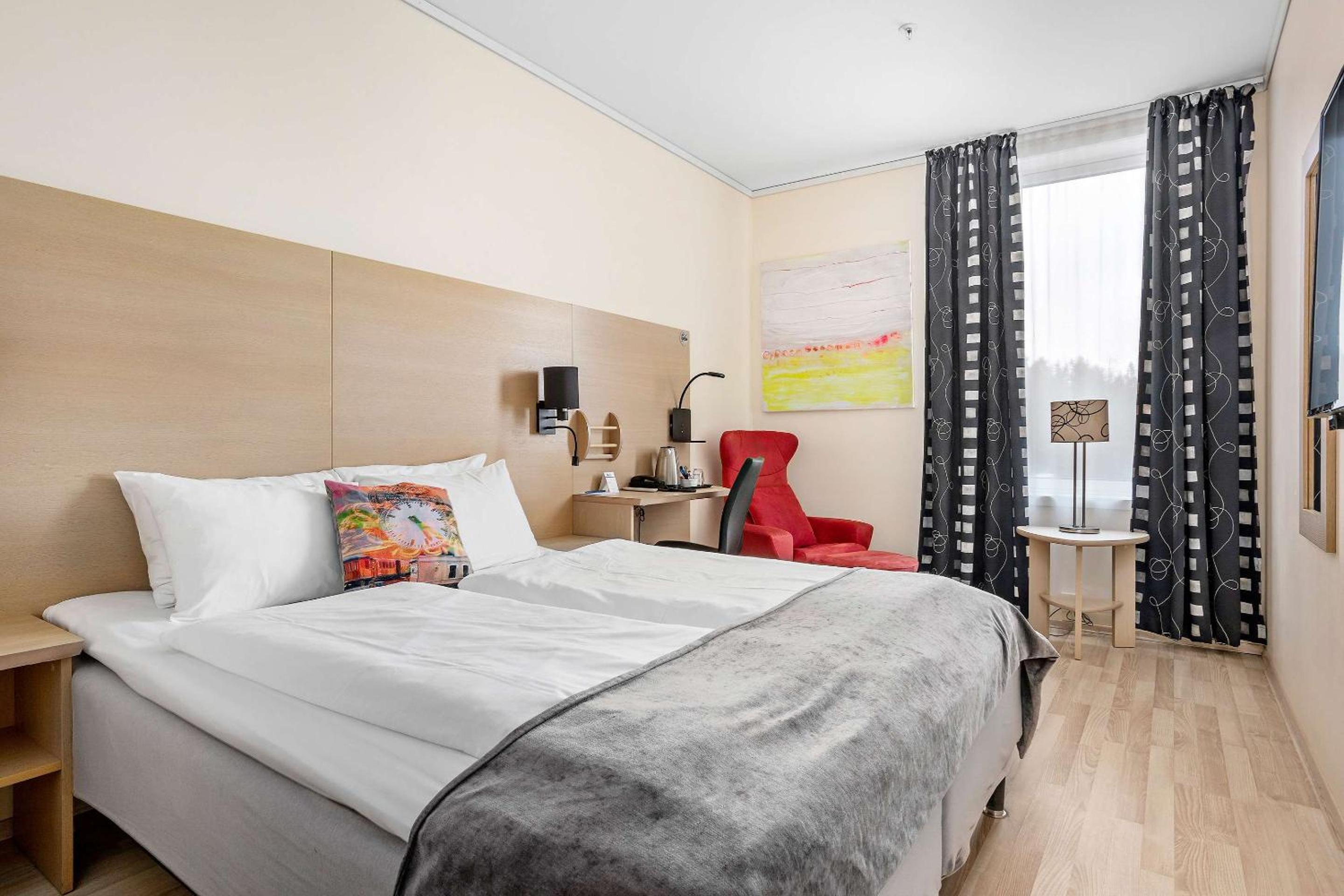 Double Room with Double Bed - Non-Smoking - Photo 1