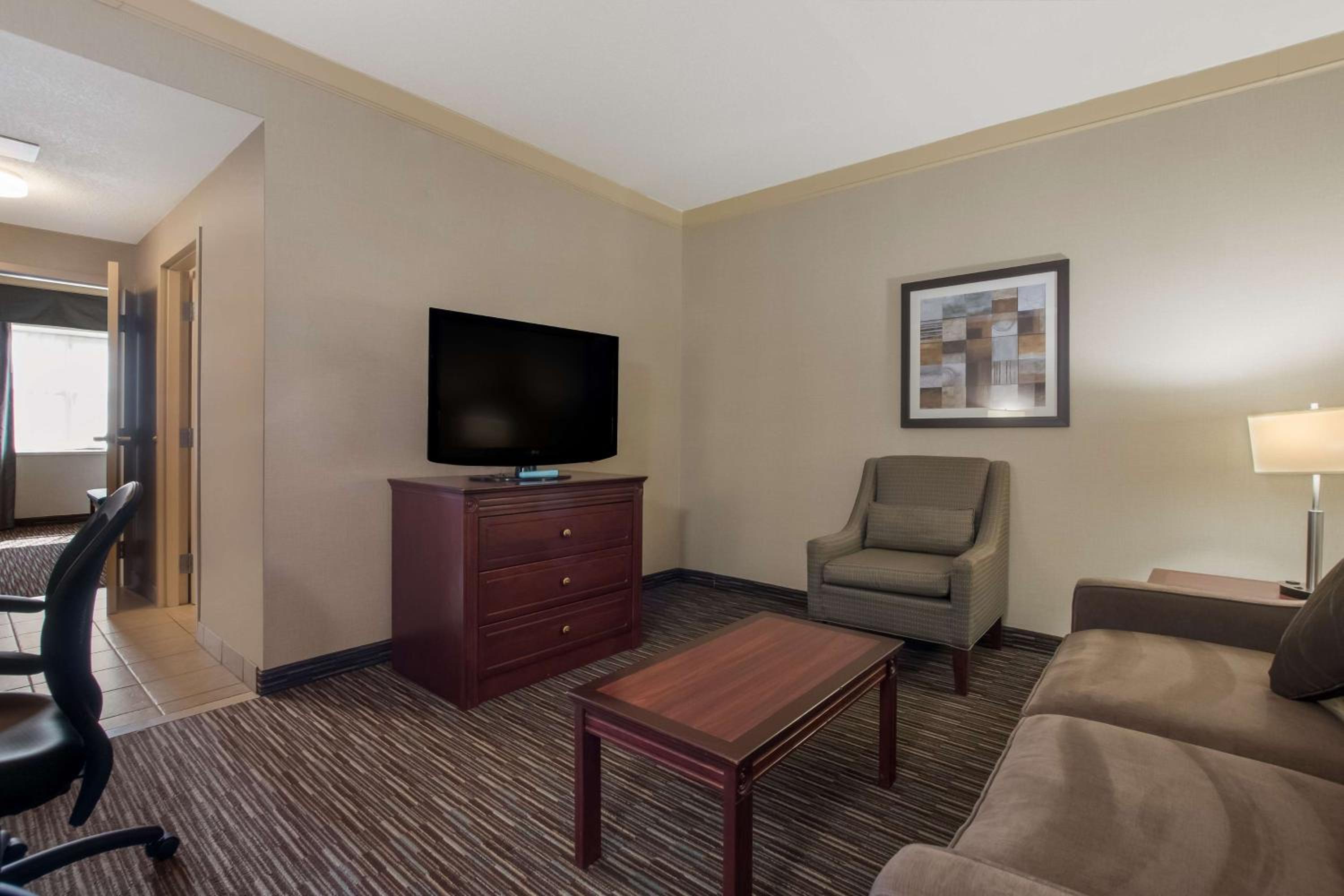 Two-Bedroom Suite - Photo 3