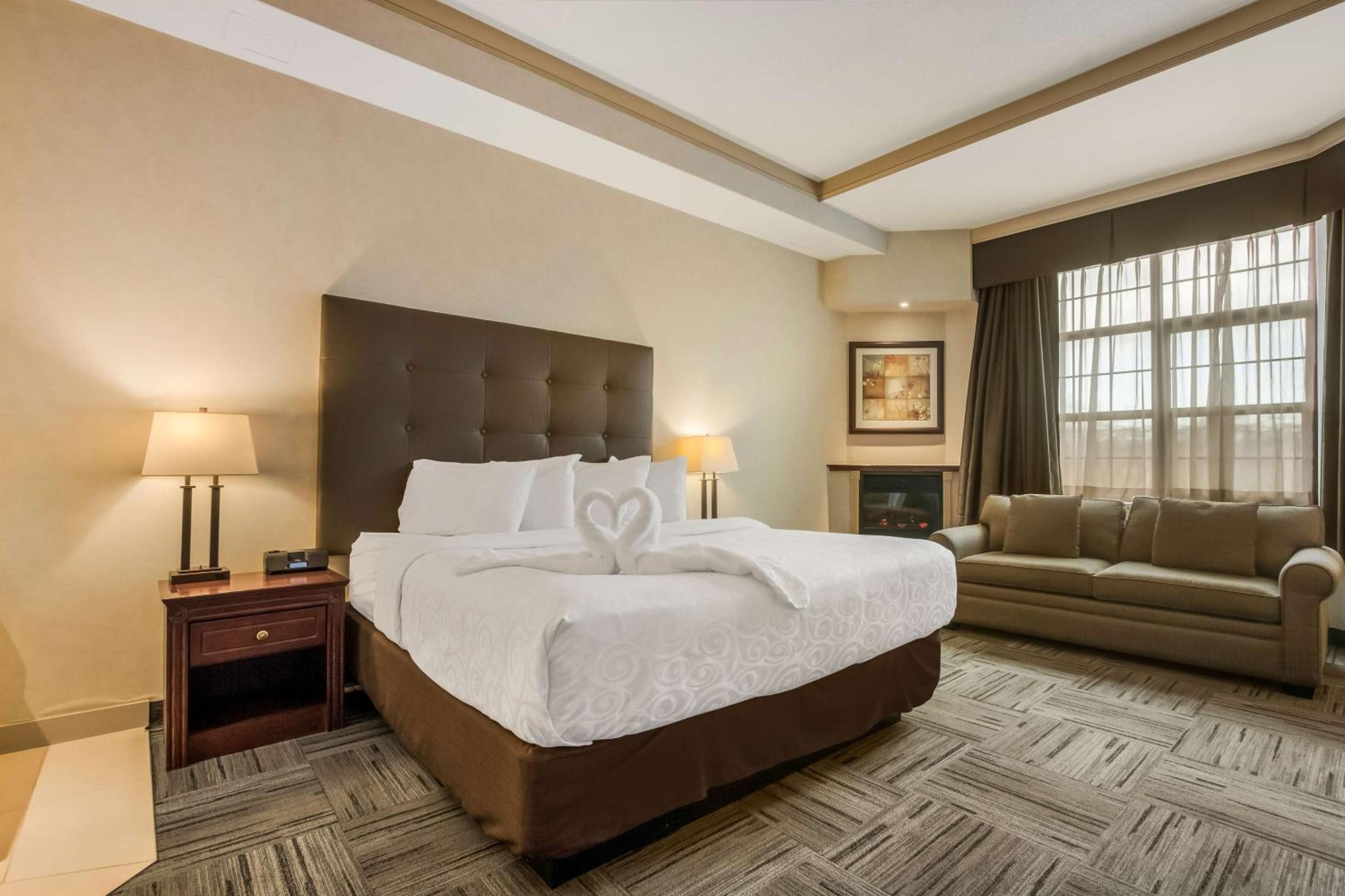 King Room with Whirlpool - Photo 3