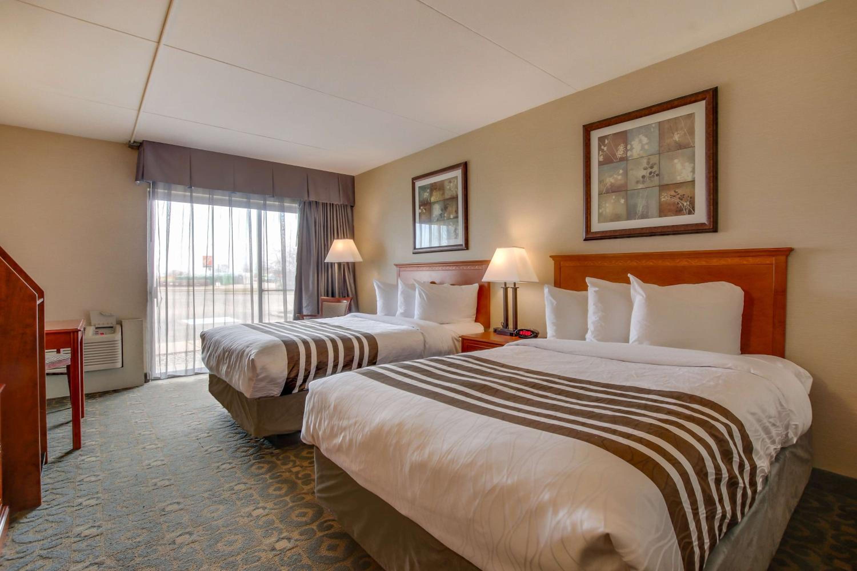 Room with Two Double Beds - Photo 1