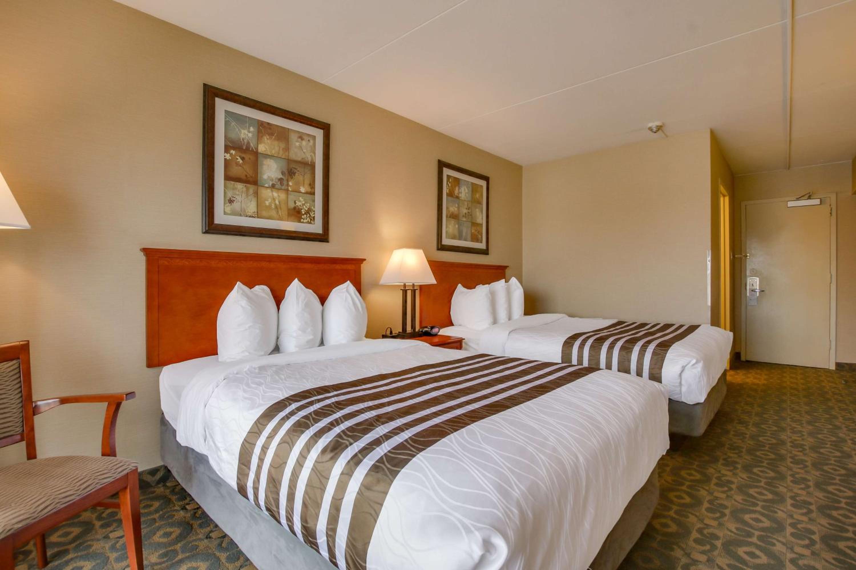 Room with Two Double Beds - Photo 2