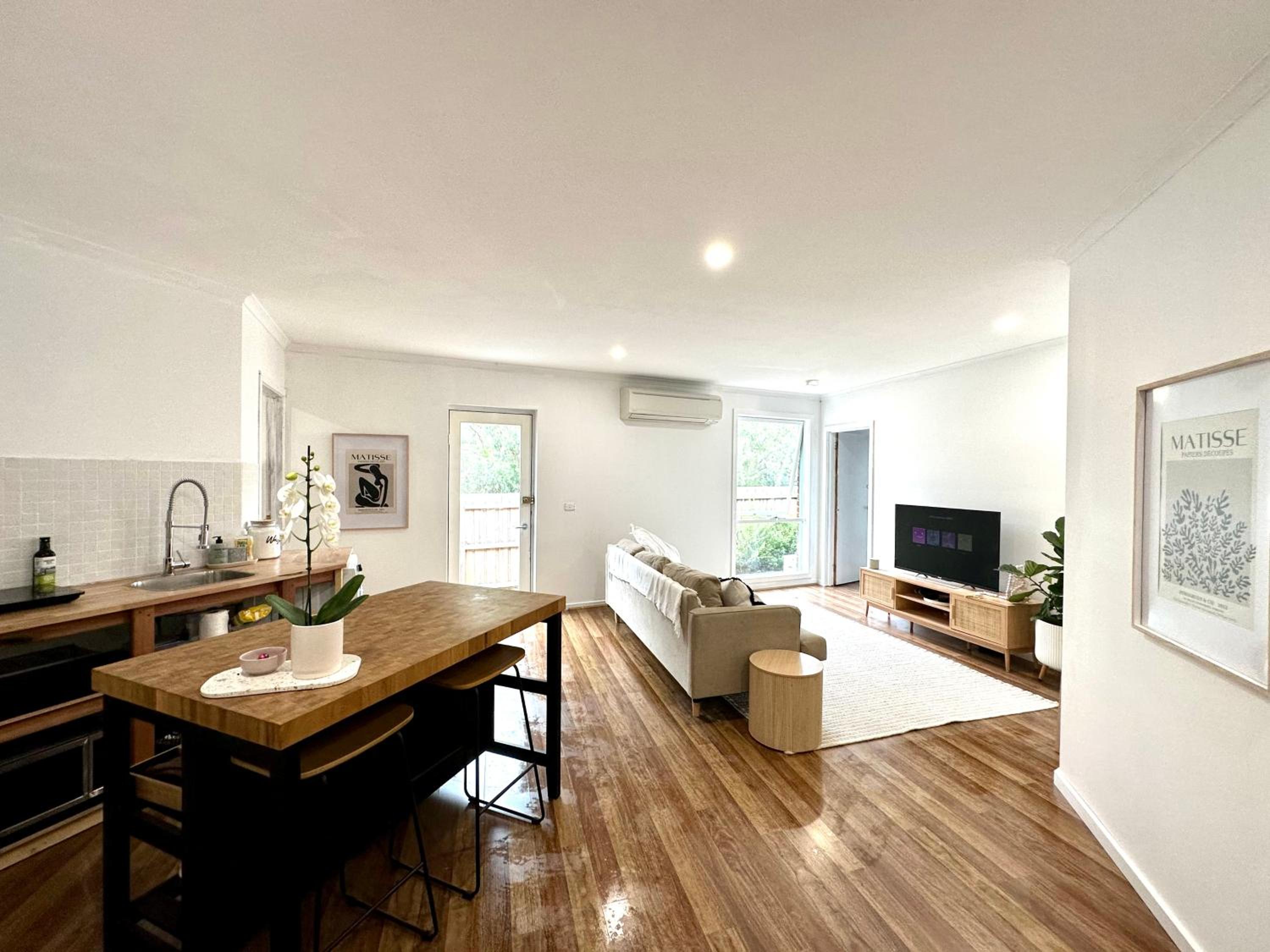 One-Bedroom Apartment photo 1