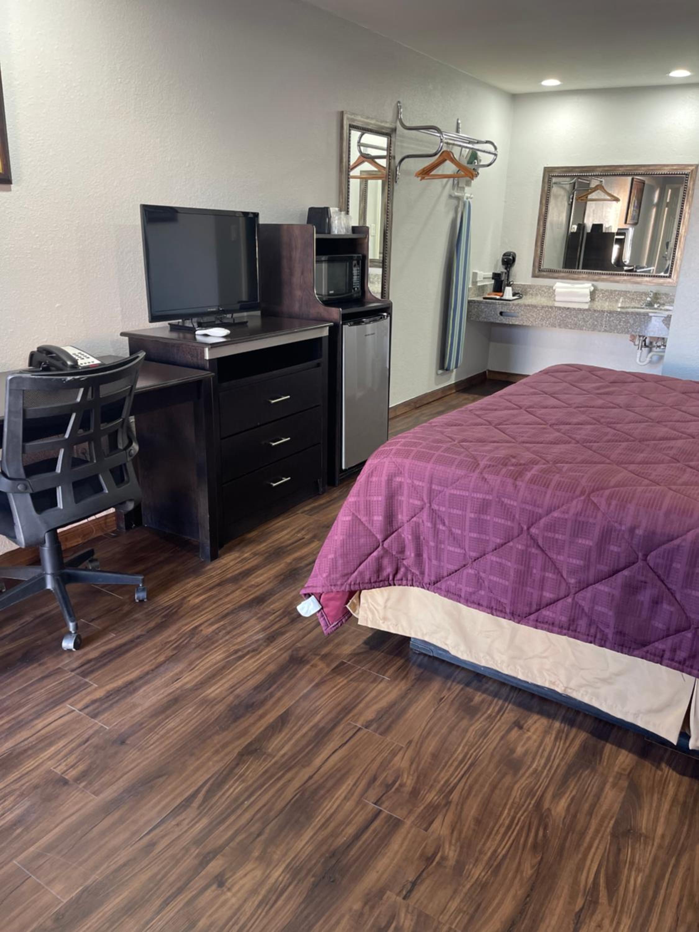 Standard King Room photo 3