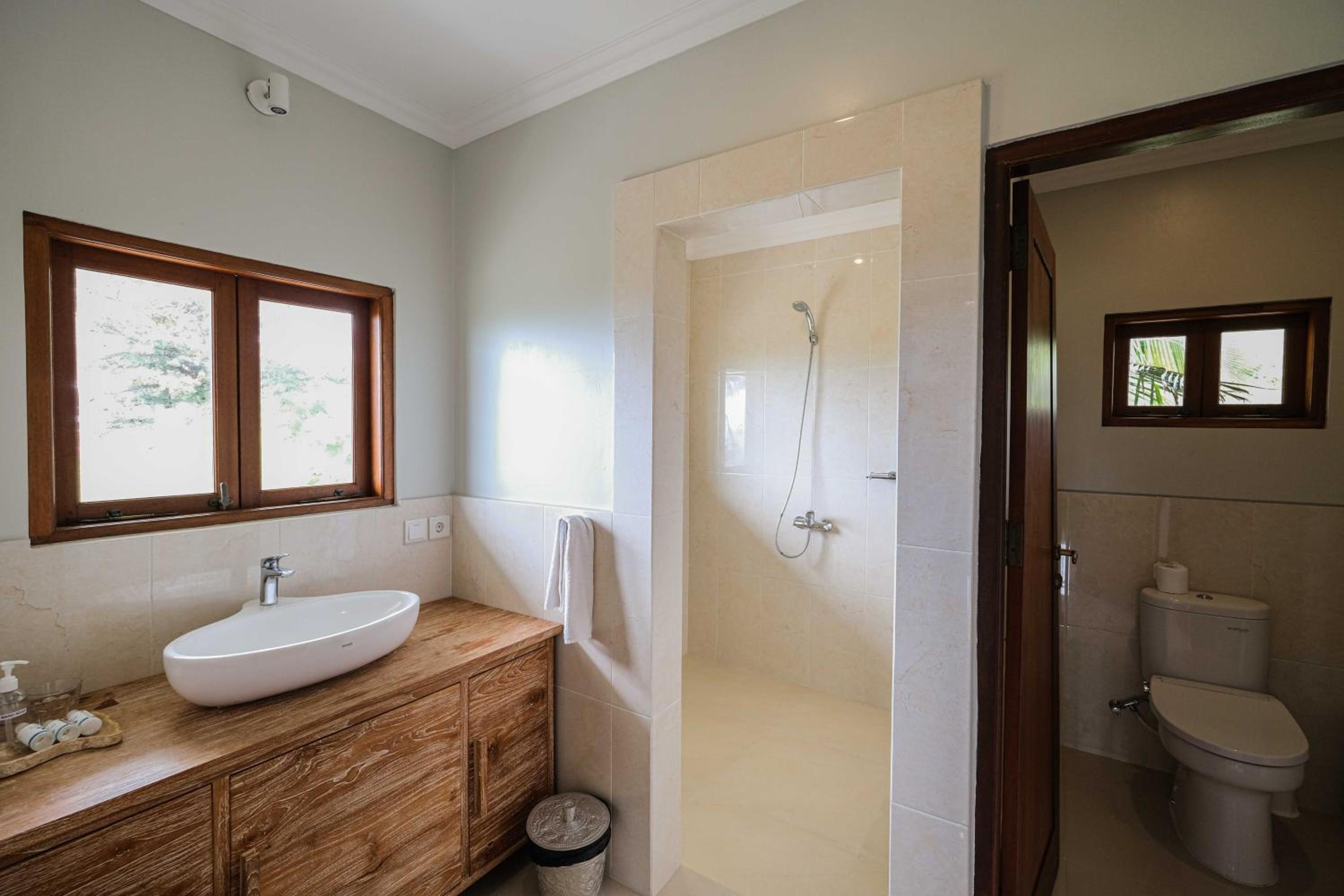 Three-Bedroom Villa photo 2