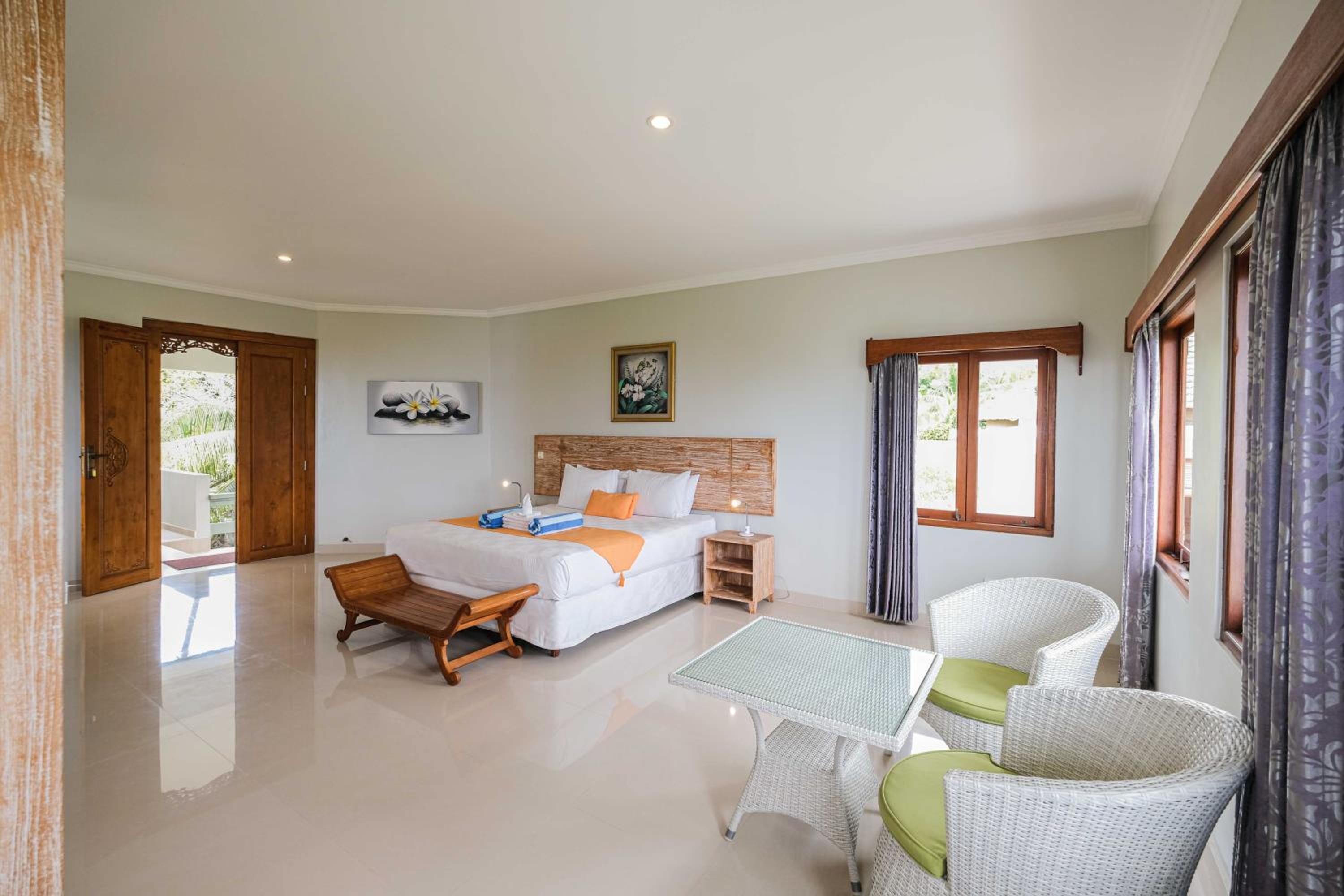 Three-Bedroom Villa photo 3