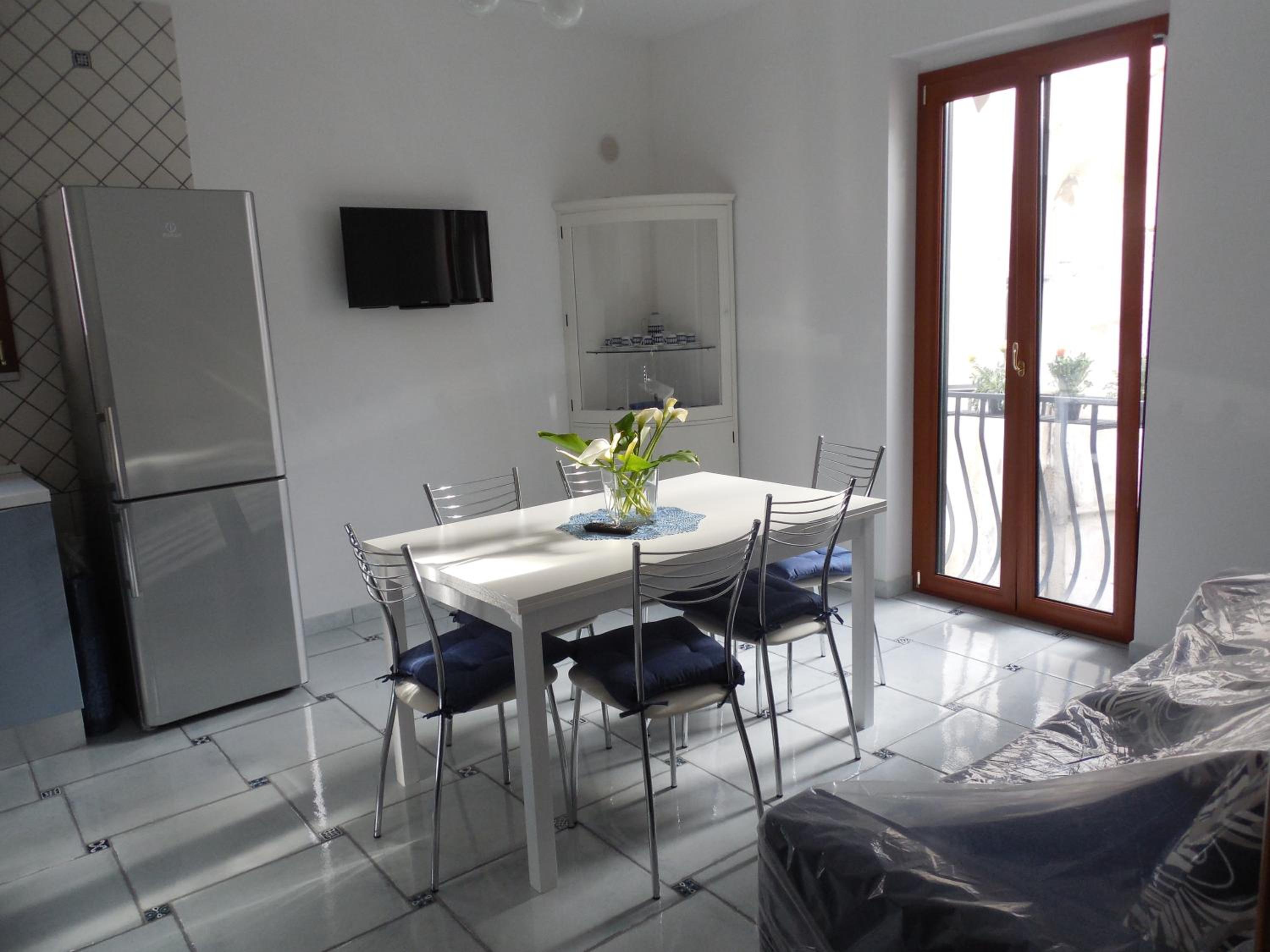 Two-Bedroom House - Photo 12