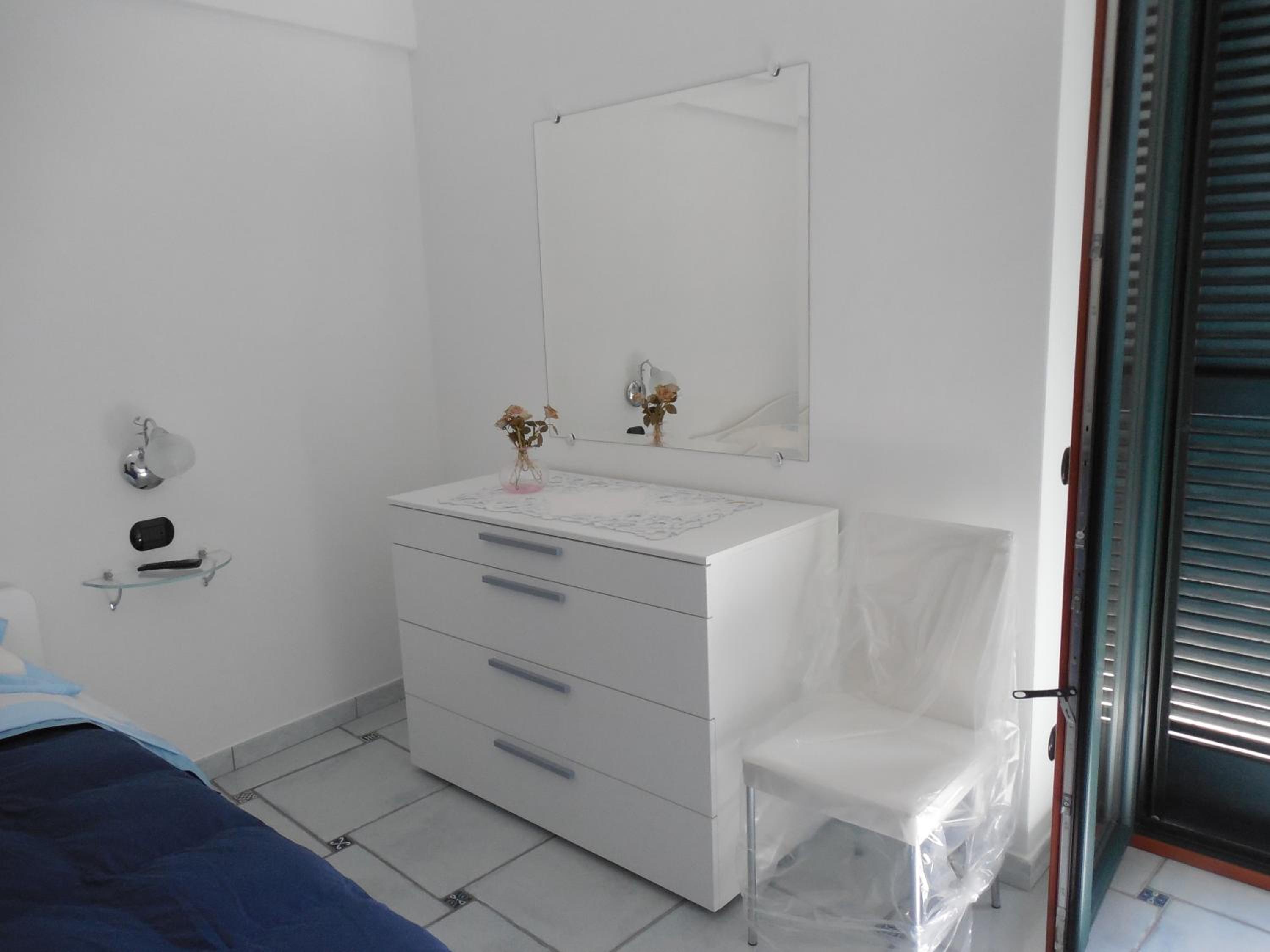 Two-Bedroom House - Photo 11