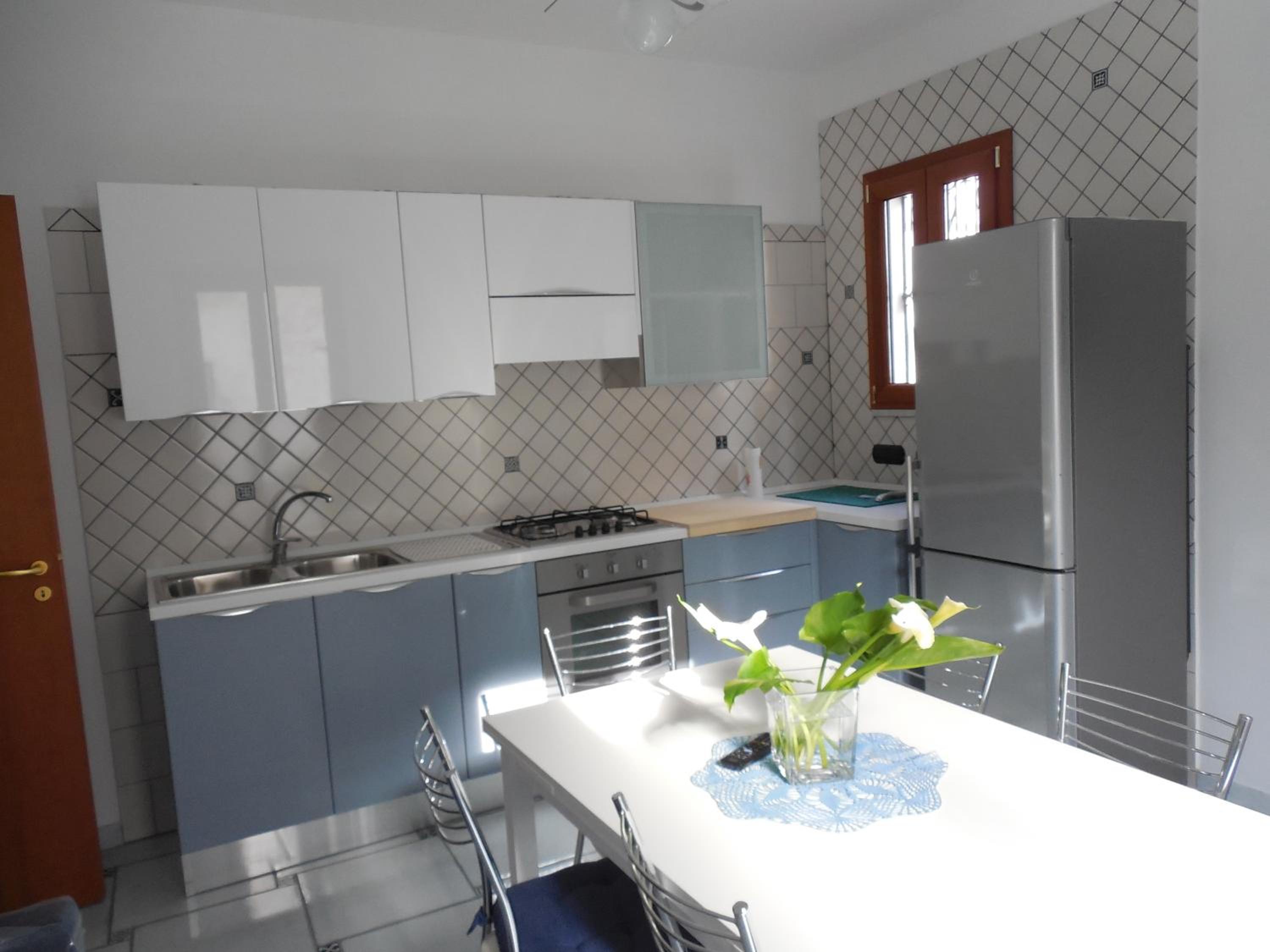 Two-Bedroom House - Photo 10