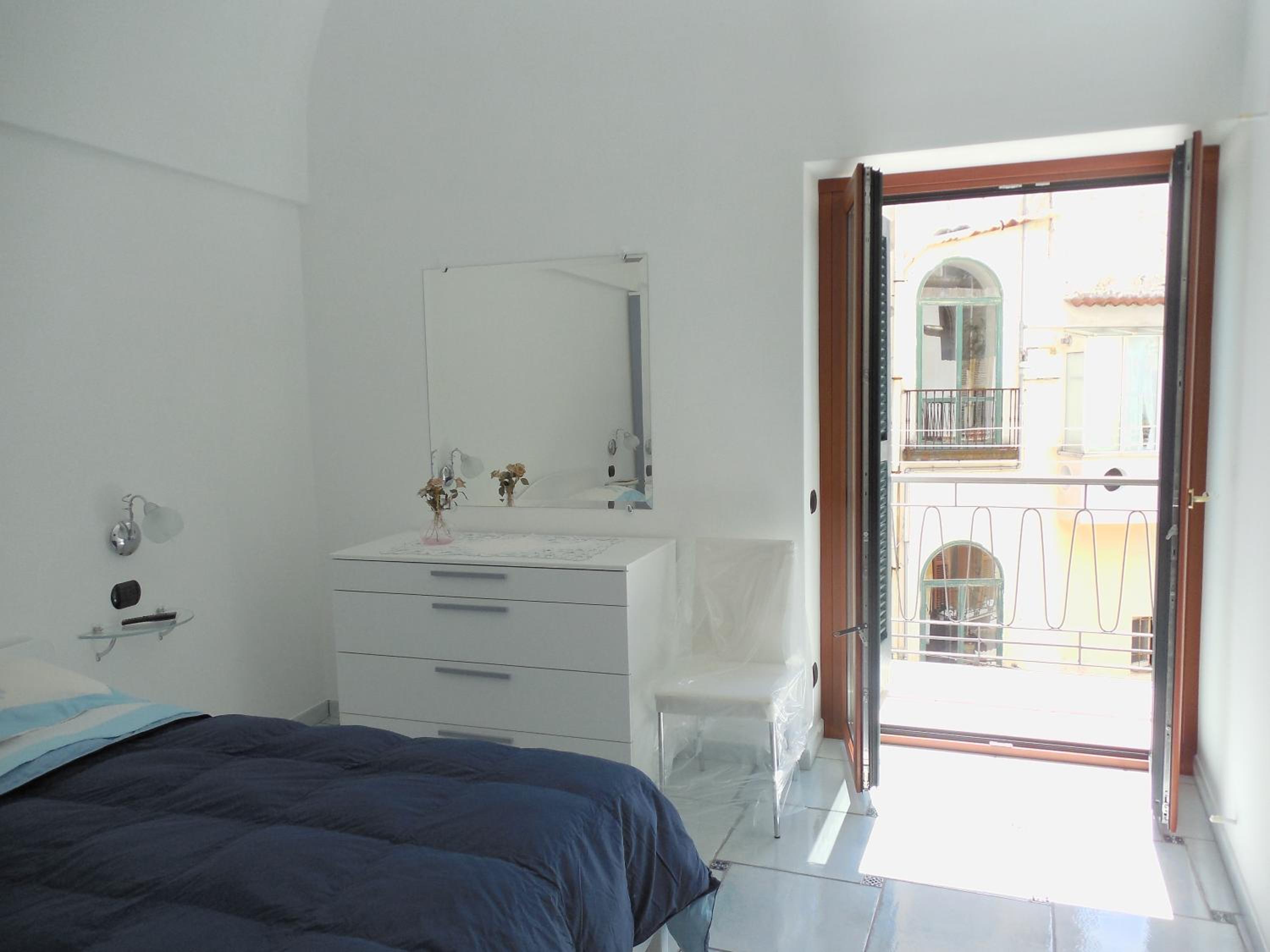 Two-Bedroom House - Photo 9