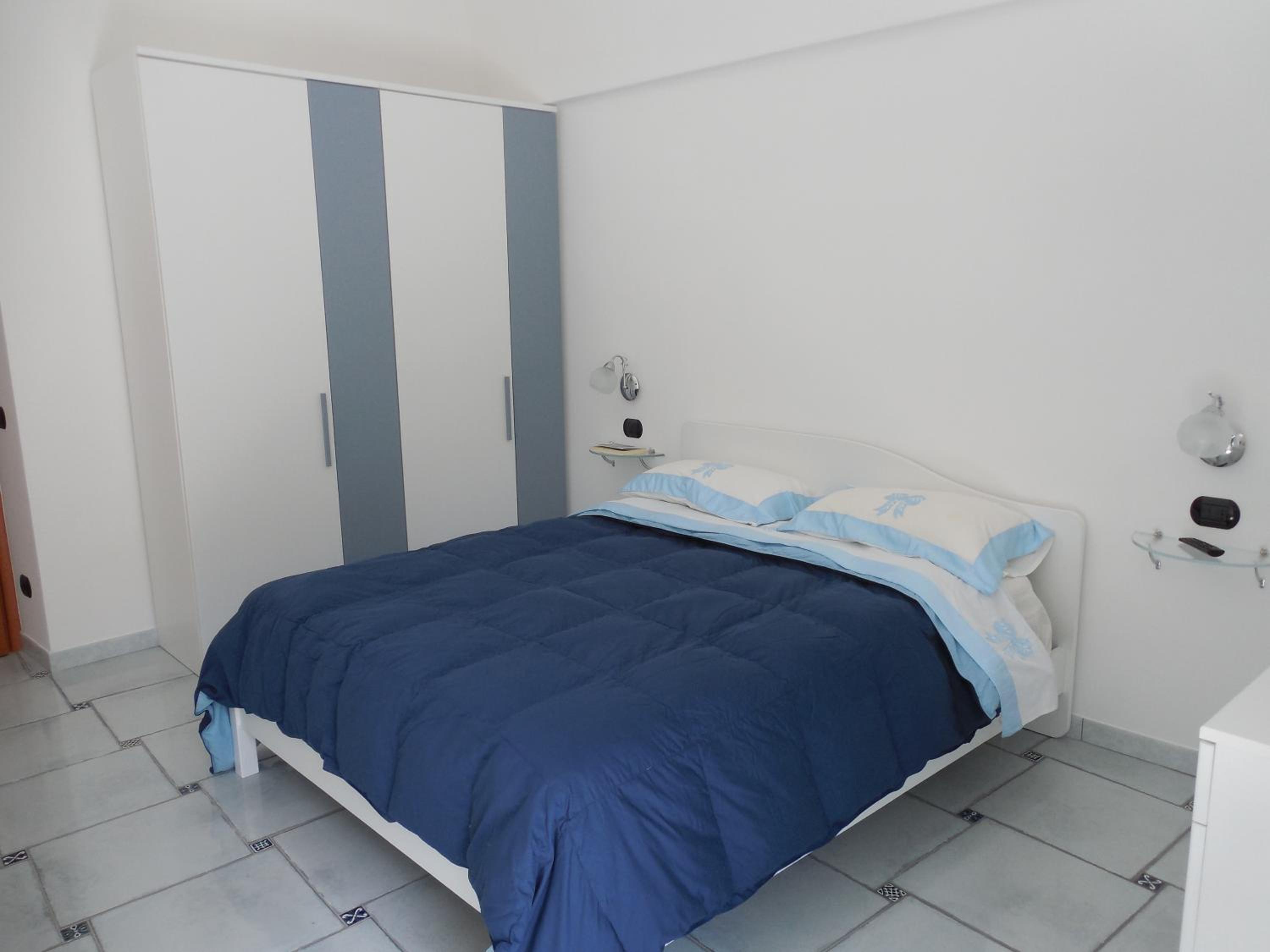 Two-Bedroom House - Photo 8