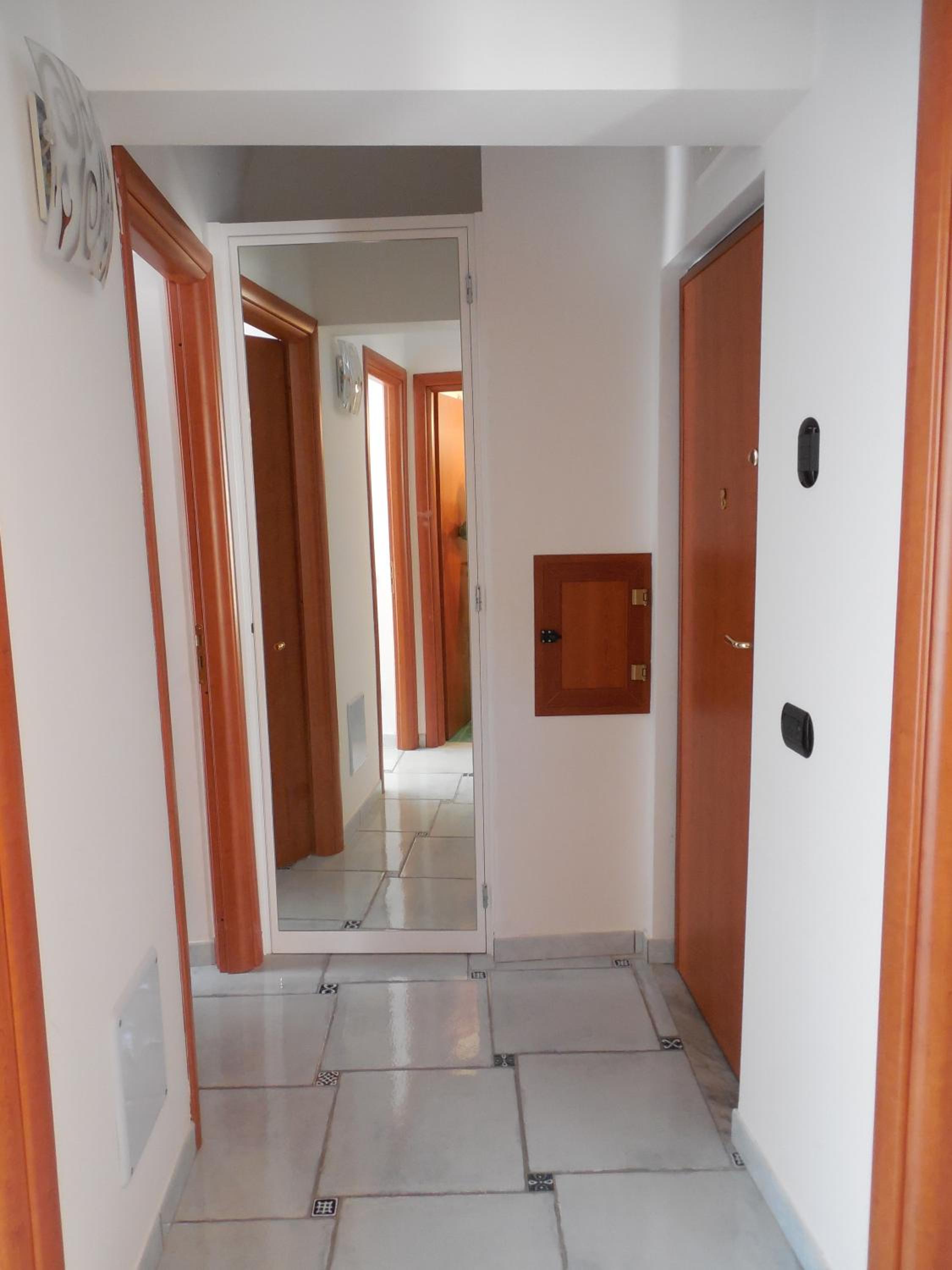 Two-Bedroom House - Photo 6