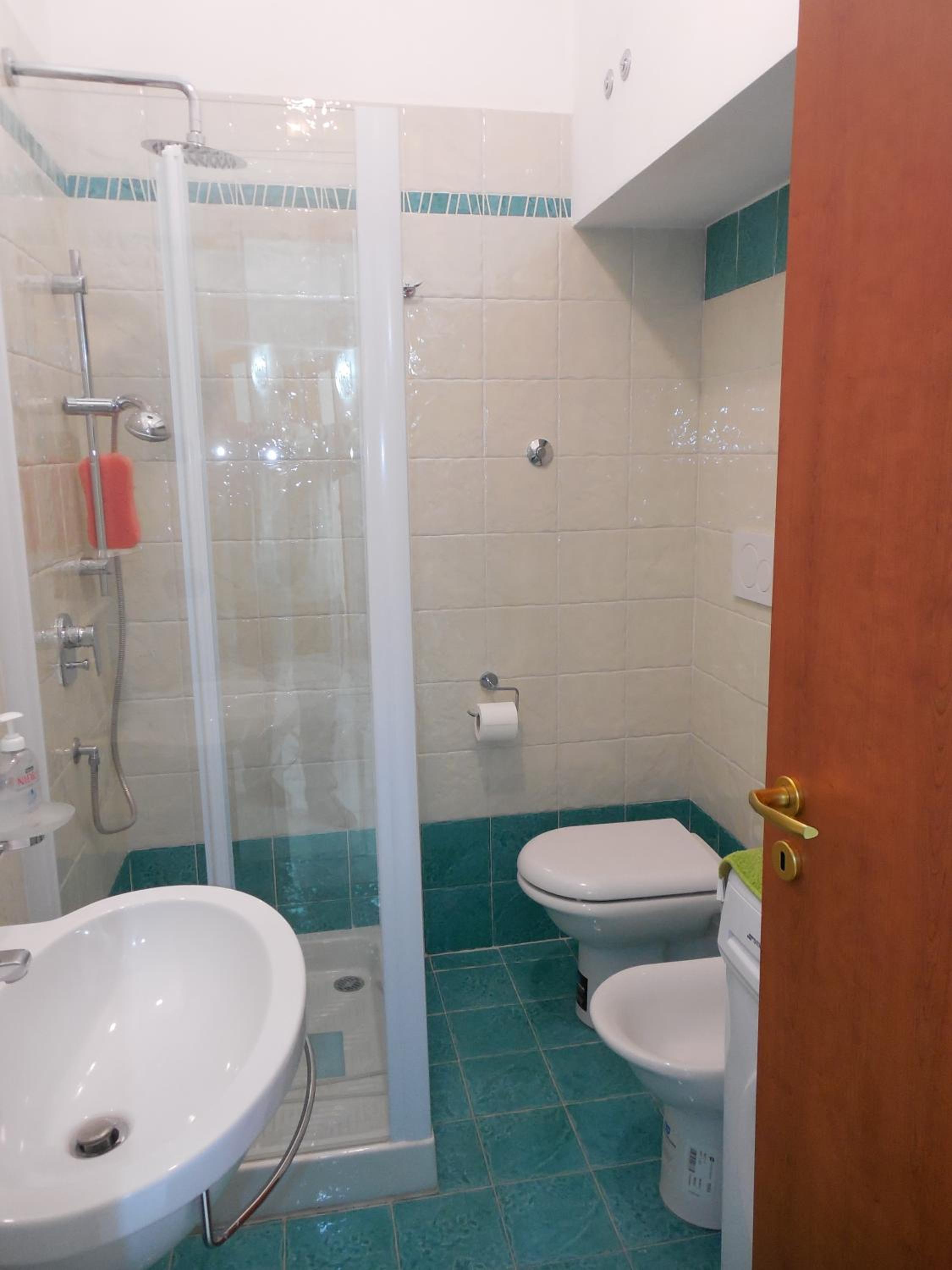 Two-Bedroom House - Photo 2