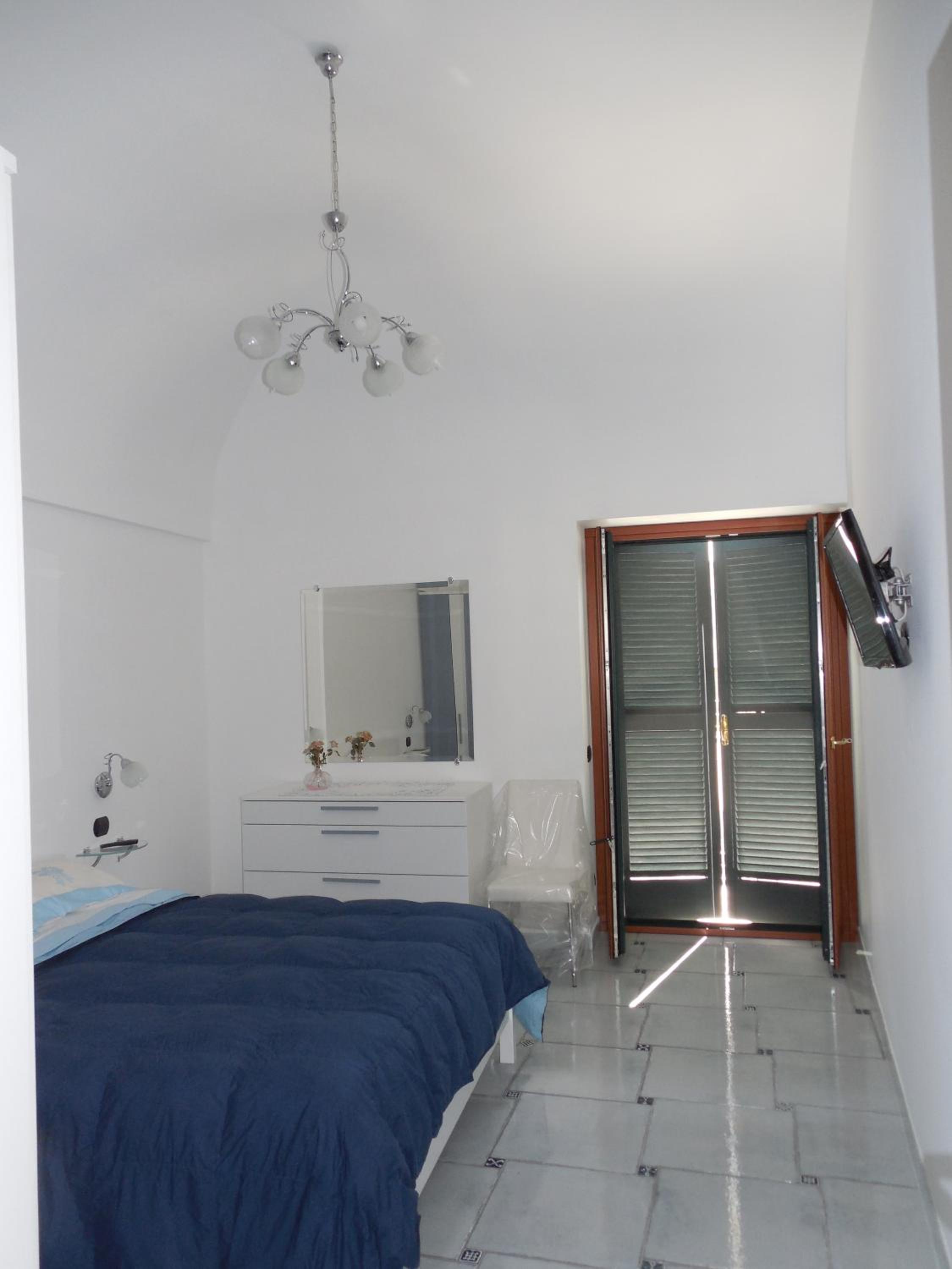 Two-Bedroom House - Photo 21