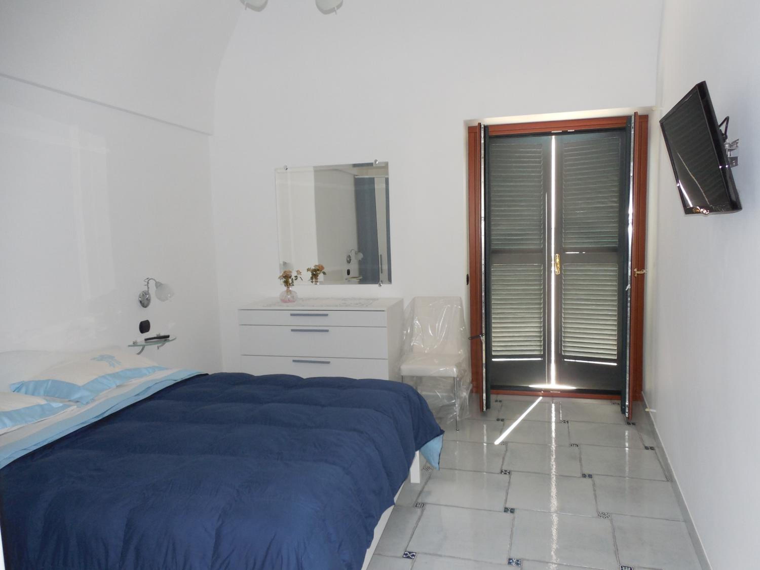Two-Bedroom House - Photo 20