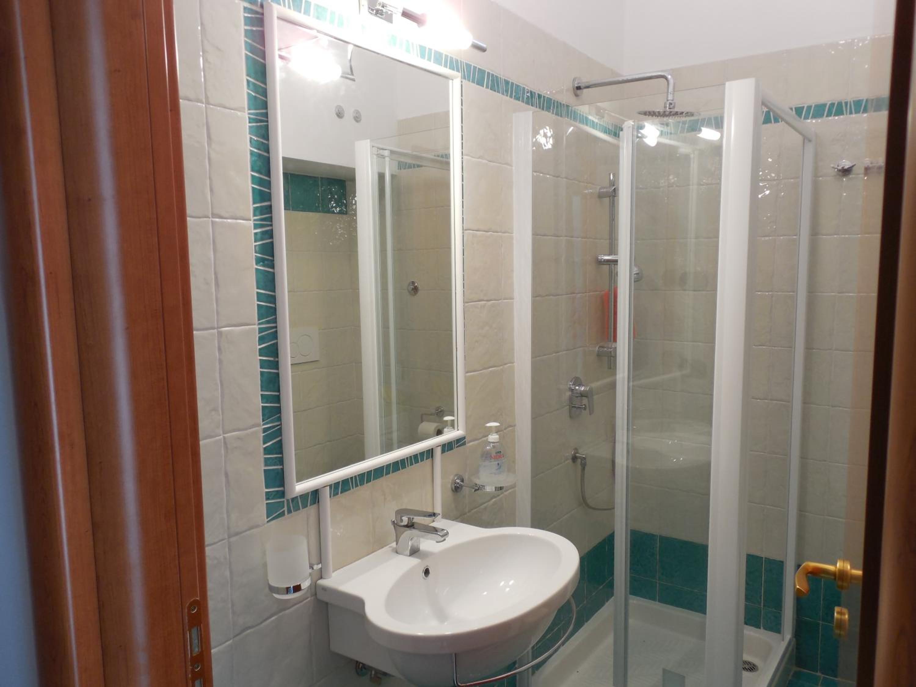 Two-Bedroom House - Photo 19