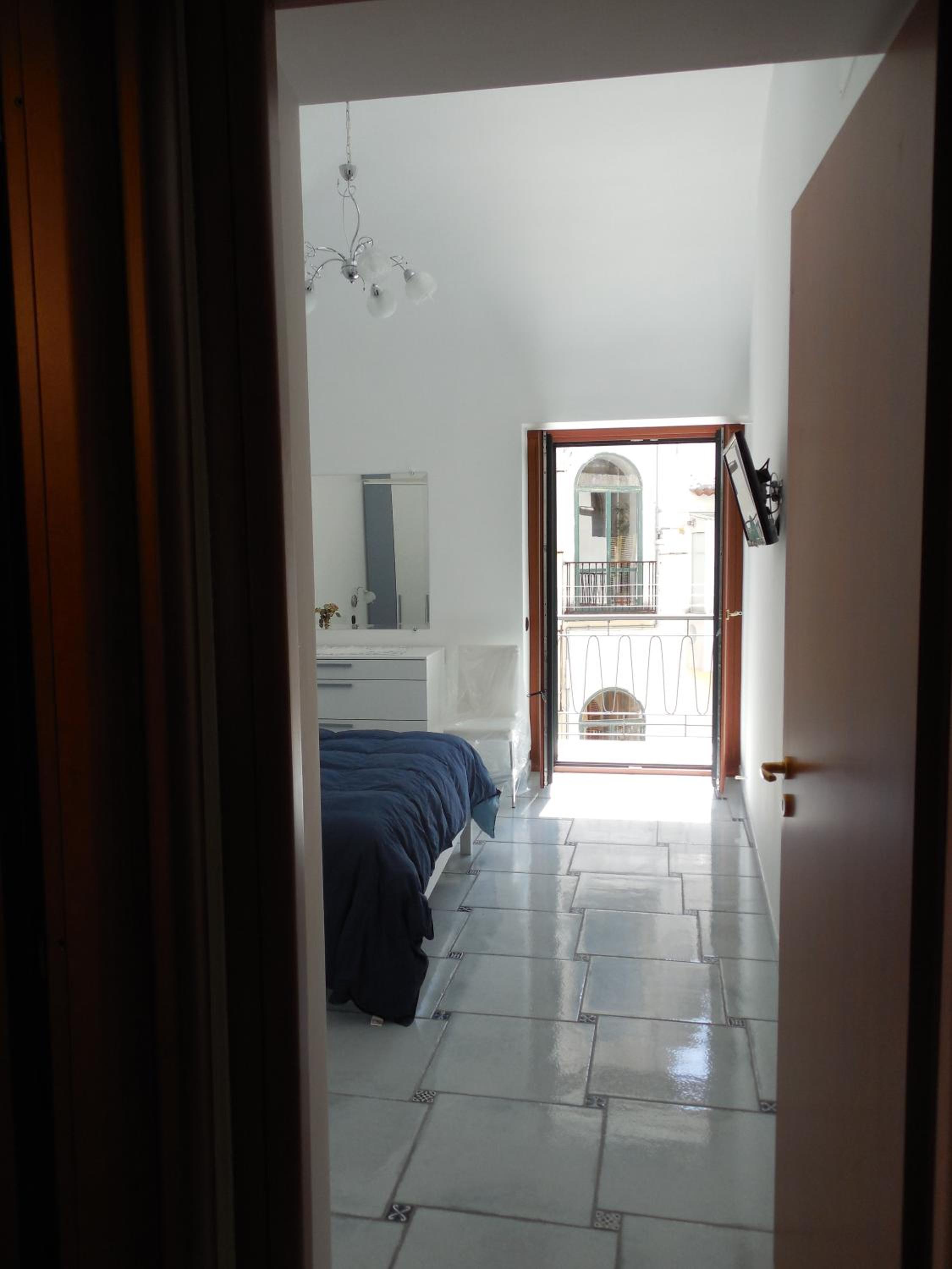 Two-Bedroom House - Photo 17