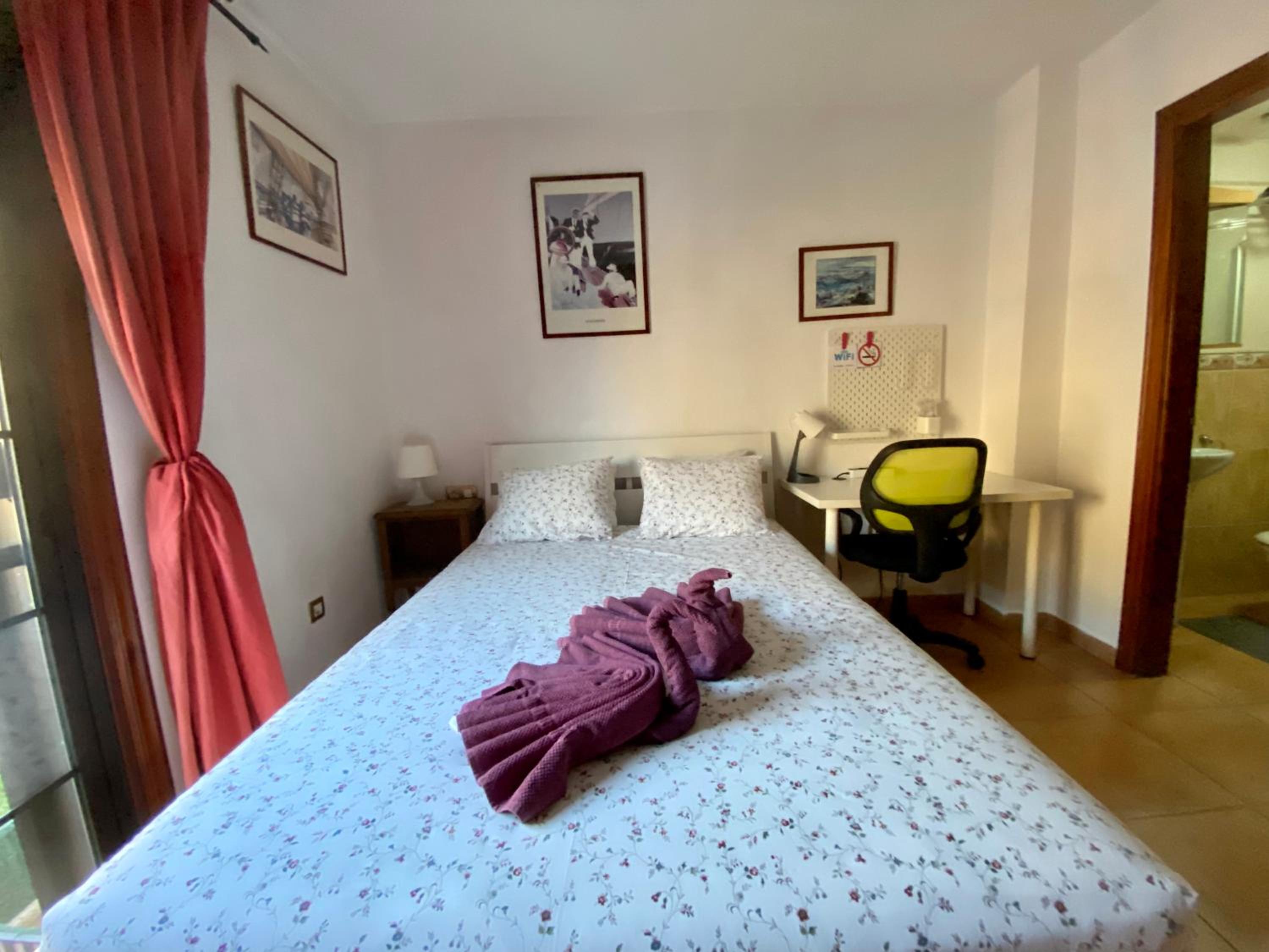 Habitación Doble con Baño Privado