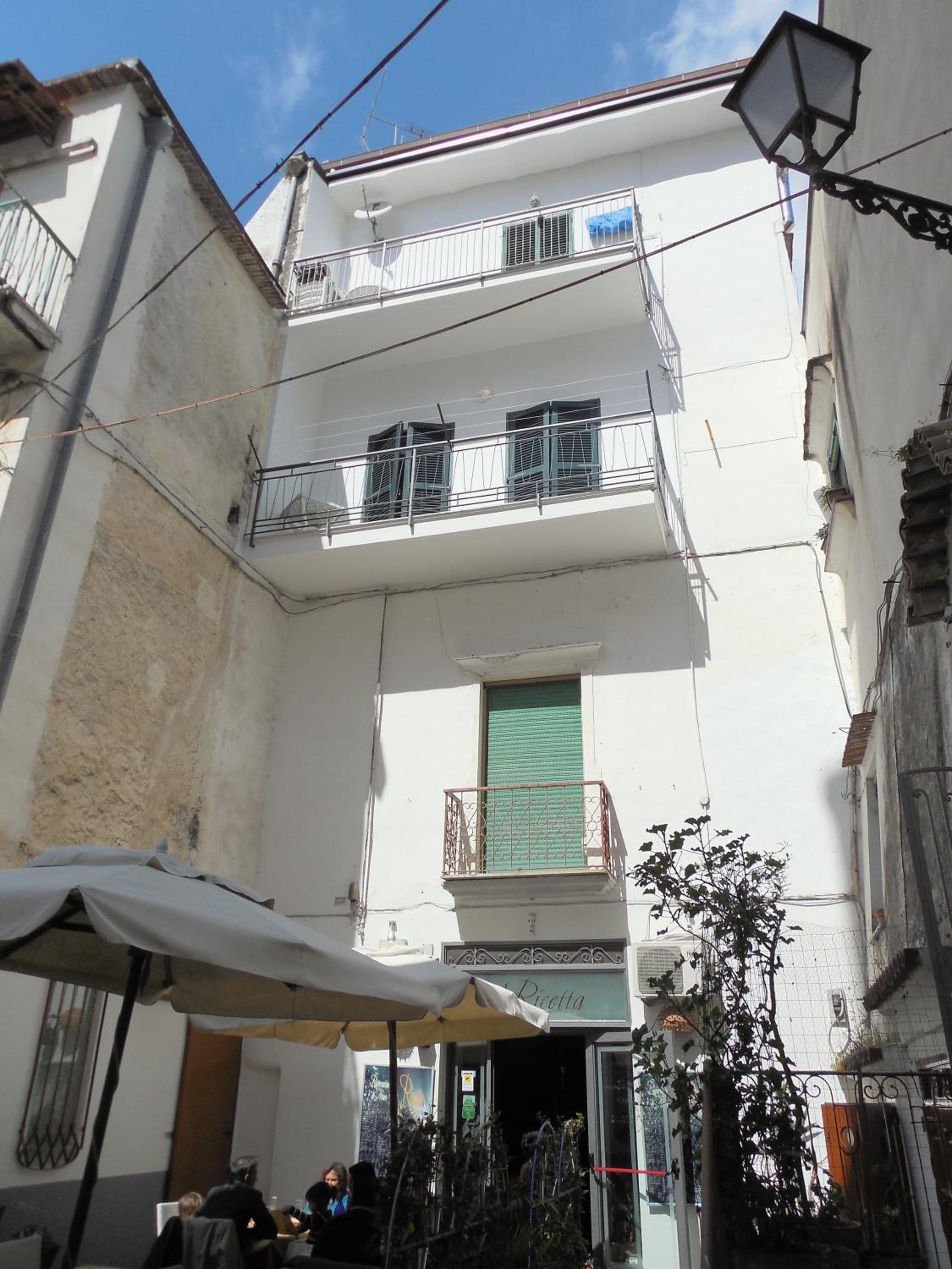 Two-Bedroom House - Photo 27