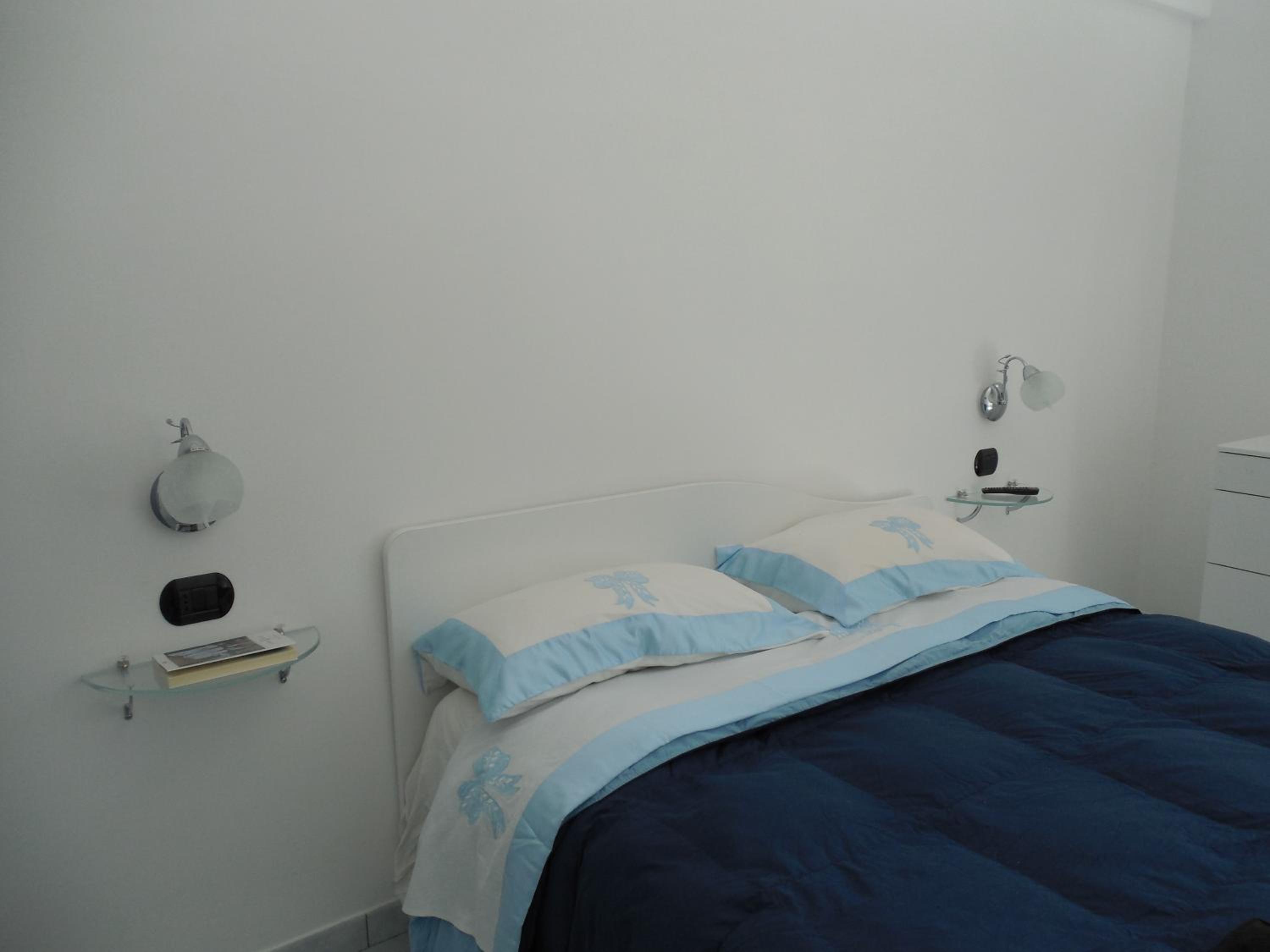 Two-Bedroom House - Photo 28